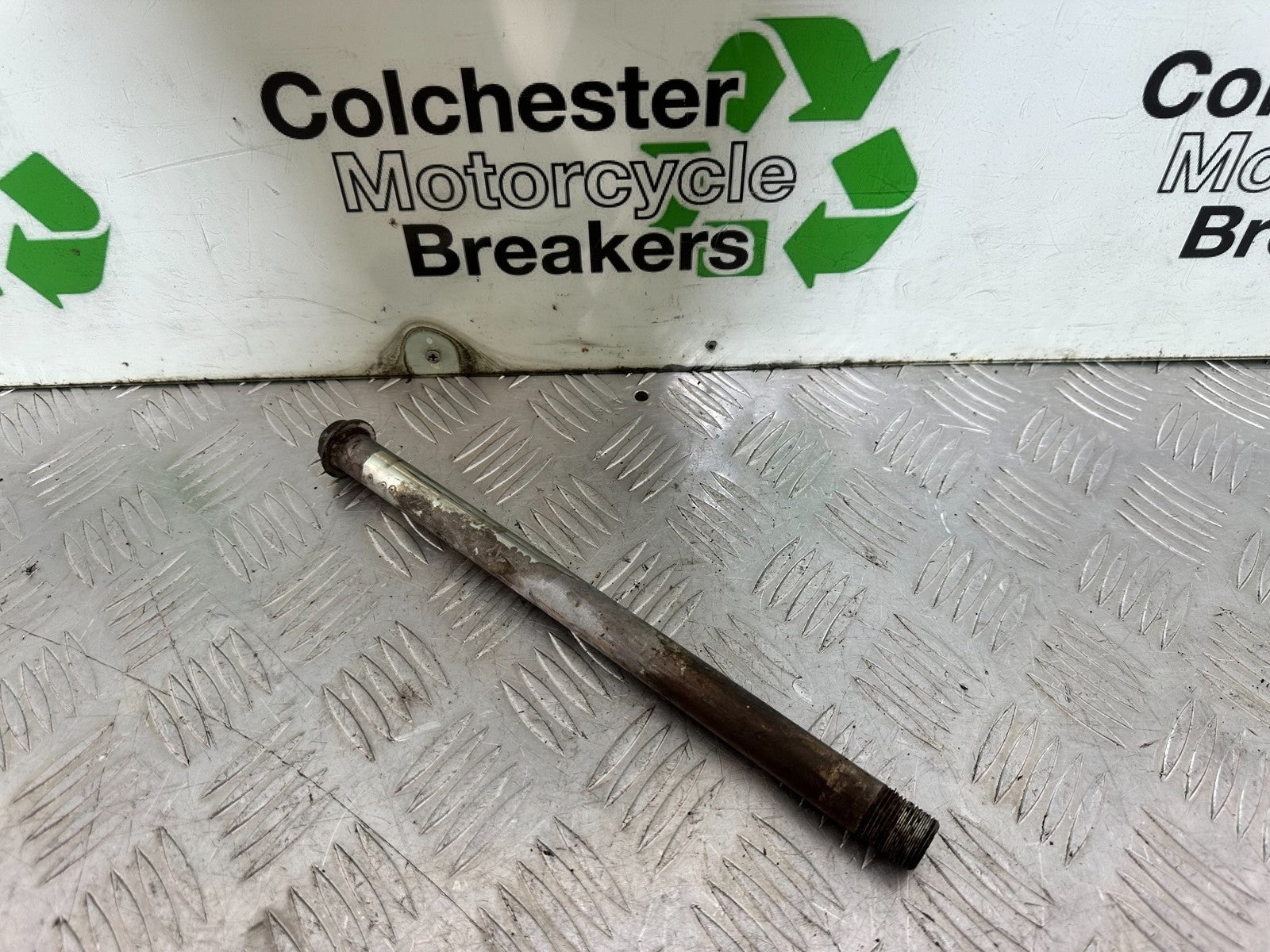KAWASAKI ER6 F ER6F REAR SWINGARM SPINDLE YEAR 2005-2008 (CMB1178)