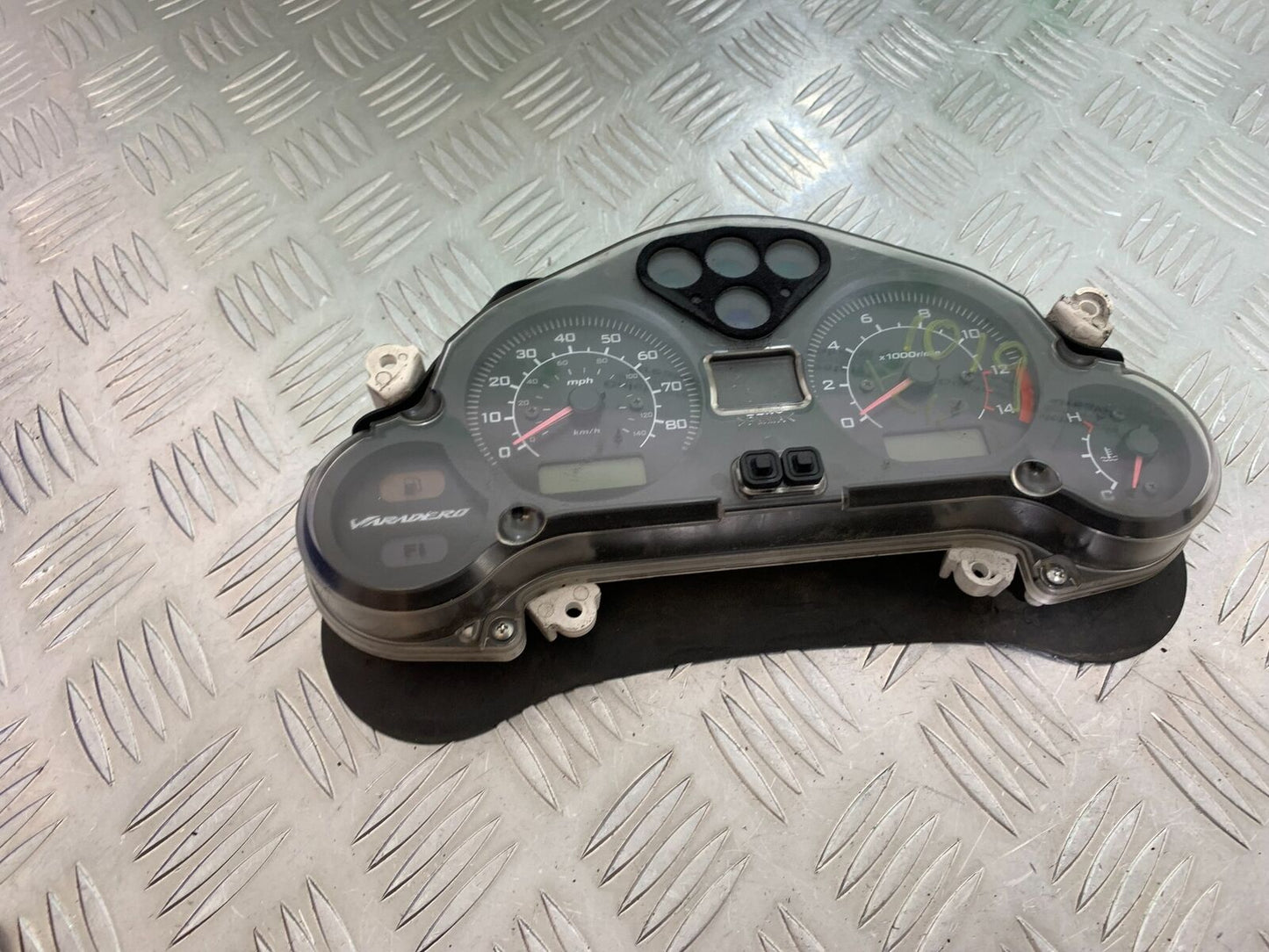 HONDA XL125 VARADERO CLOCKS SPEEDO DASH   YEAR 2007-2013 (CMB 1019)