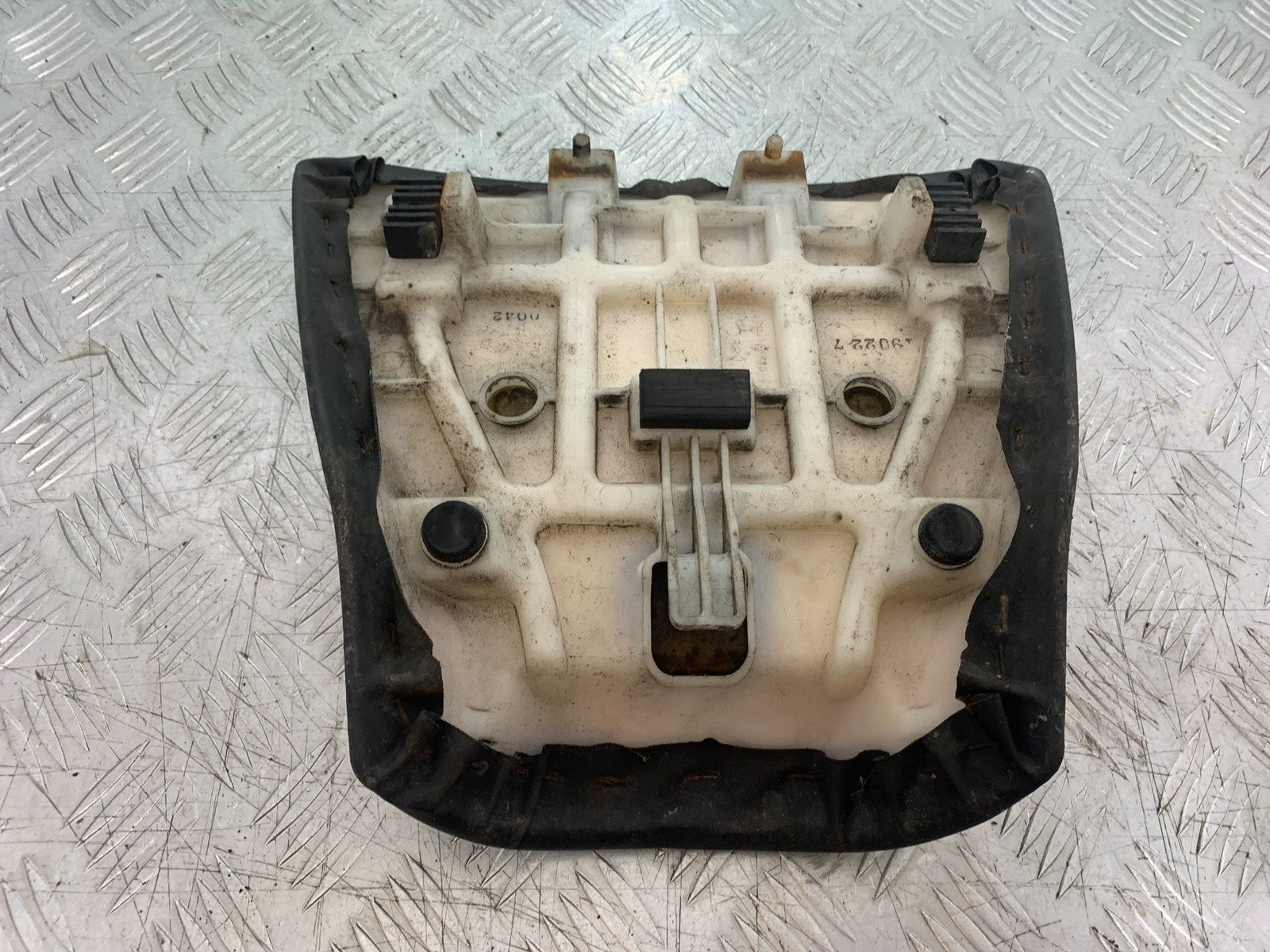 KAWASAKI Z750 Z 750 FRONT SEAT   YEAR 2004-2006  (CMB1234)