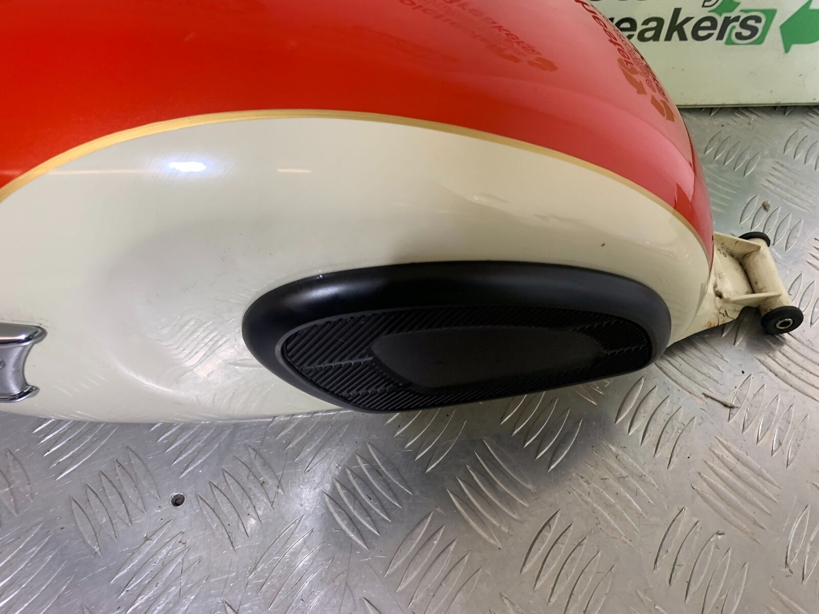 TRIUMPH BONNEVILLE T100 PETROL TANK  YEAR 2017-2021 (CMB1084)
