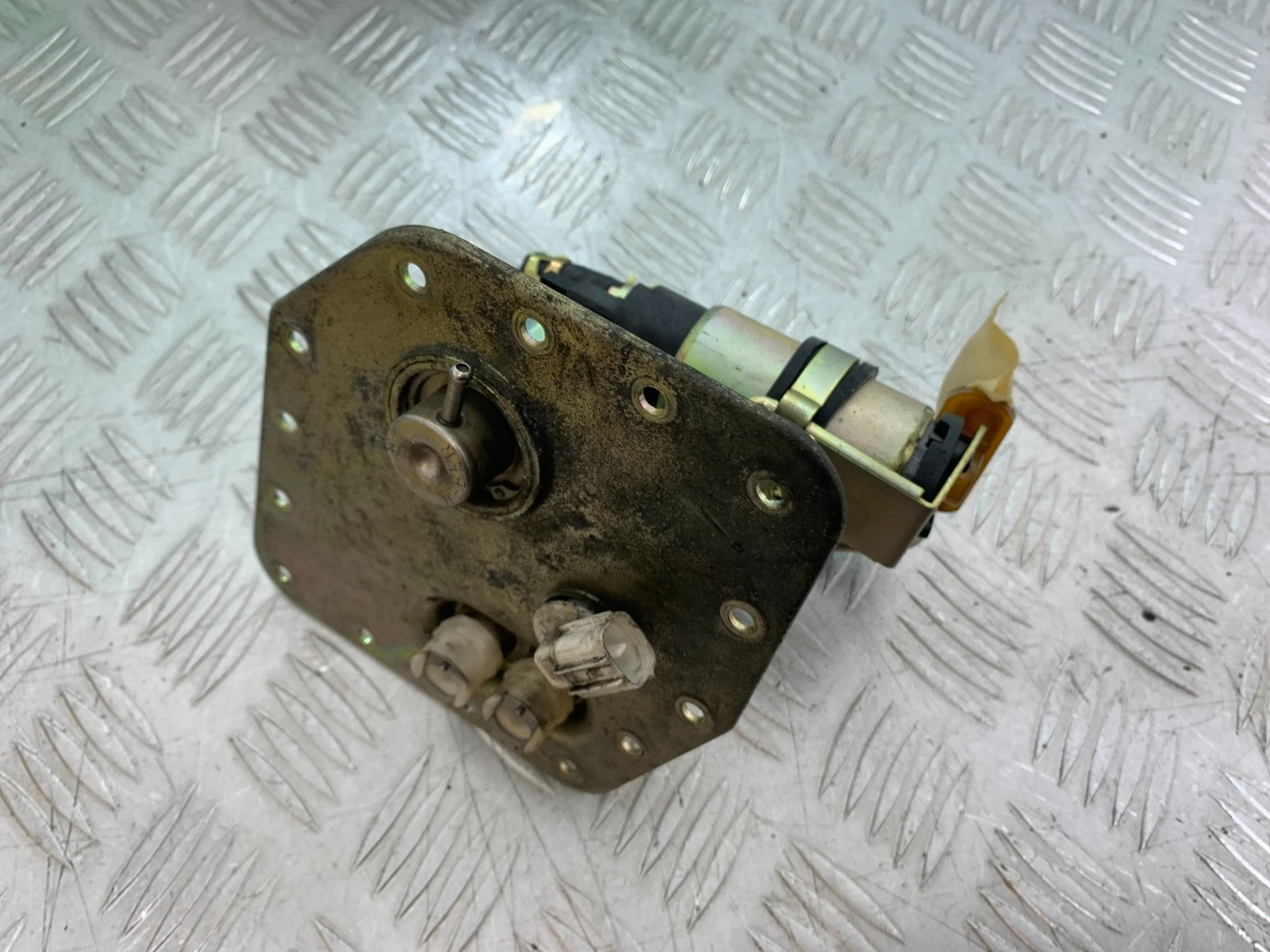 TRIUMPH 955i DAYTONA PETROL PUMP  YEAR 2002-2006 (CMB1229)