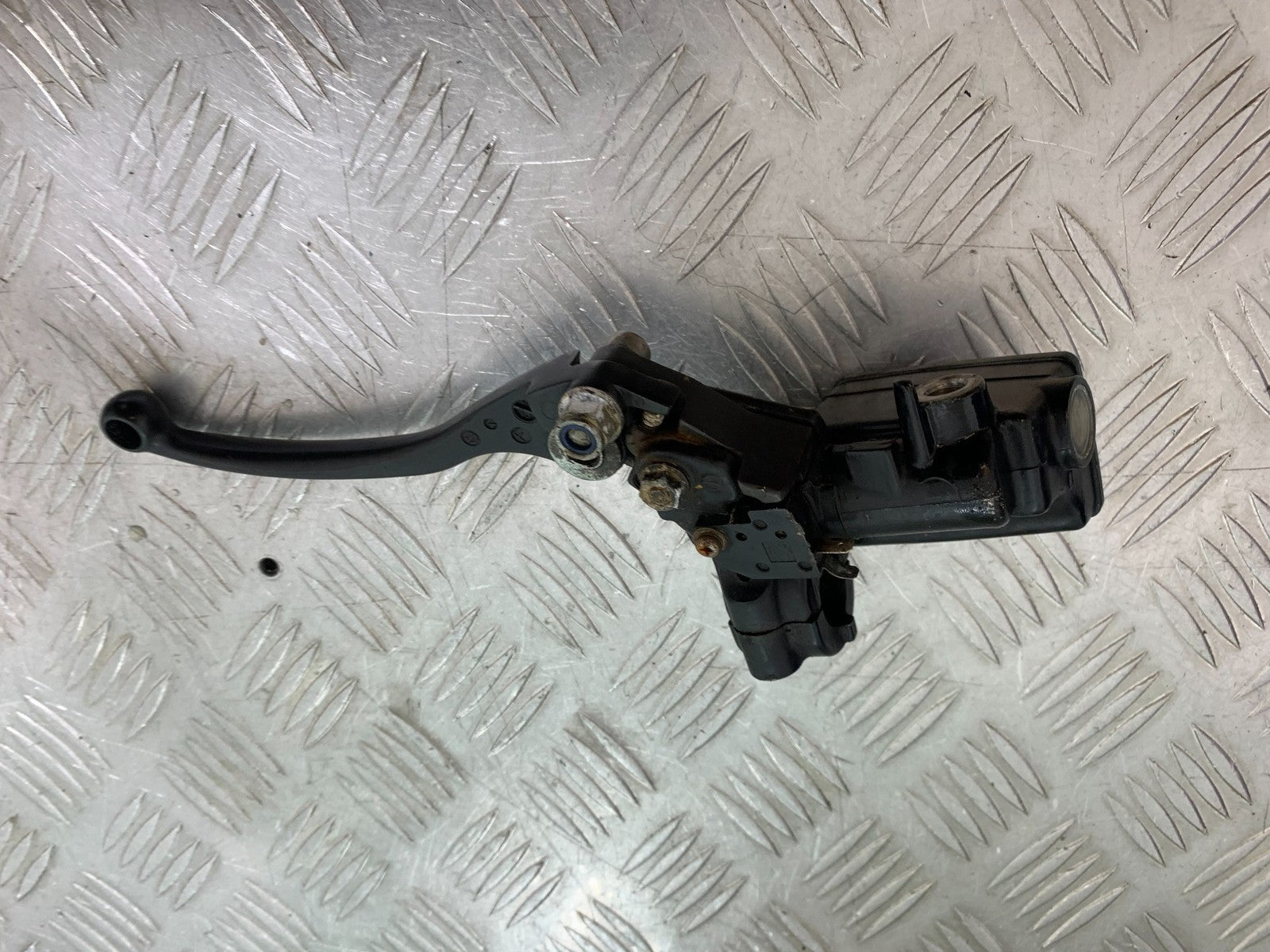 KAWASAKI ZZR1100 D FRONT BRAKE MASTER CYLINDER  YEAR 1993-2001 (CMB1189)