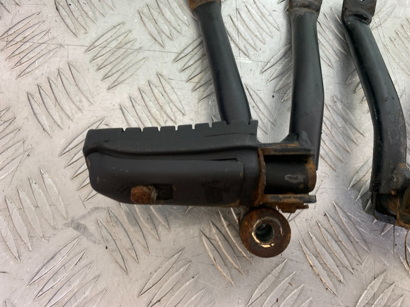 HONDA CBF125 CBF 125 REAR HANGERS AND PEGS YEAR 2009-14 (CMB1182)