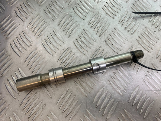 TRIUMPH TRIDENT 660 FRONT WHEEL SPINDLE  YEAR 2021-2024 (CMB1148)