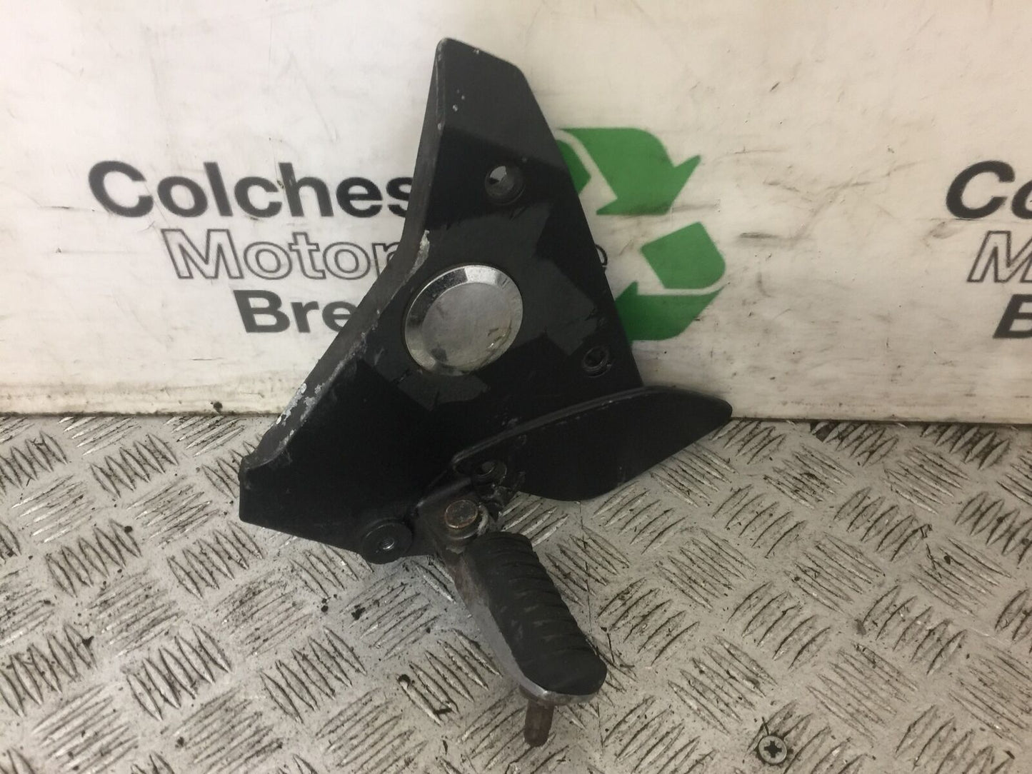 KAWASAKI Z750 ZR750 ZR-7S FRONT LEFT HANGER  YEAR 1999-05 (STOCK 707)