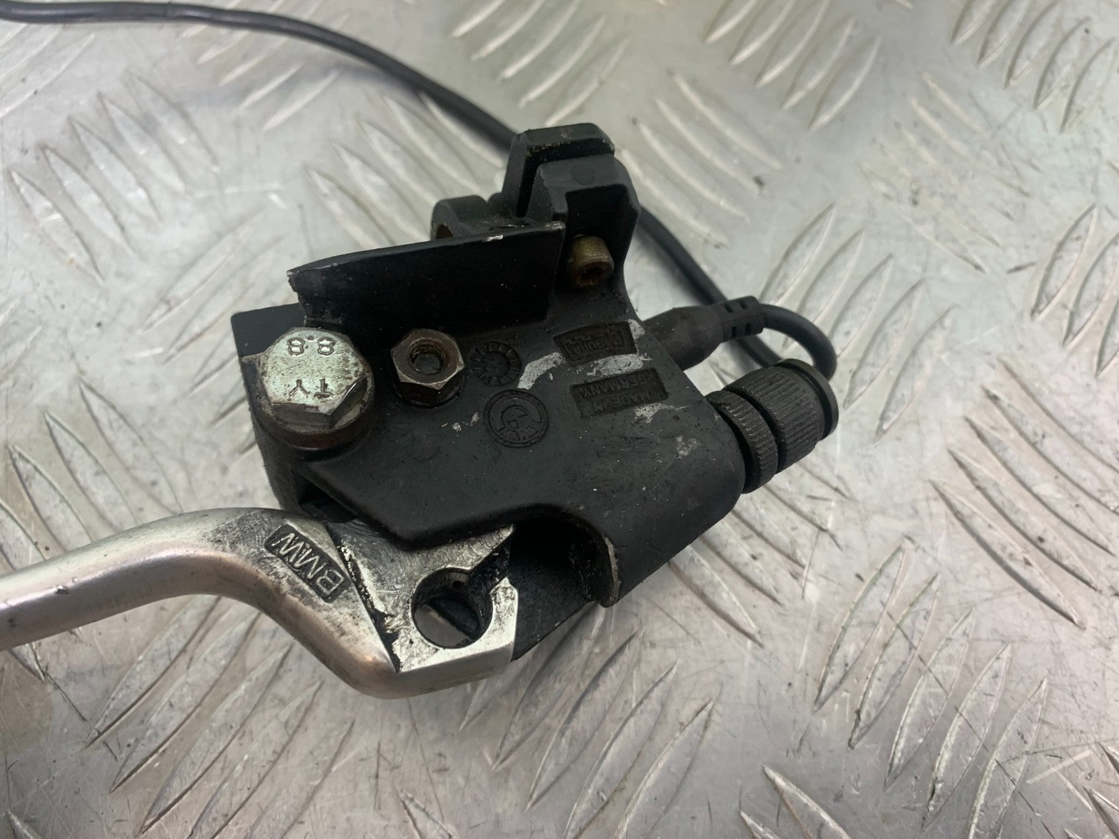 BMW R850 R R850R CLUTCH LEVER AND BRACKET   YEAR 1994-2002 (CMB1170)