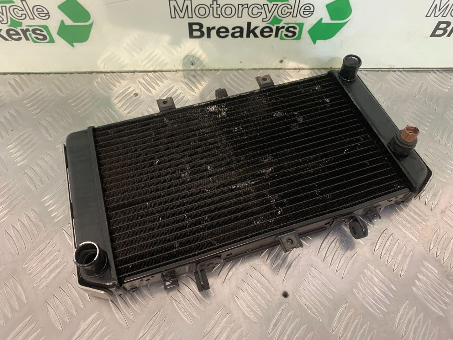 KAWASAKI Z750 Z 750 RADIATOR  YEAR 2004-2006  (STOCK 963)