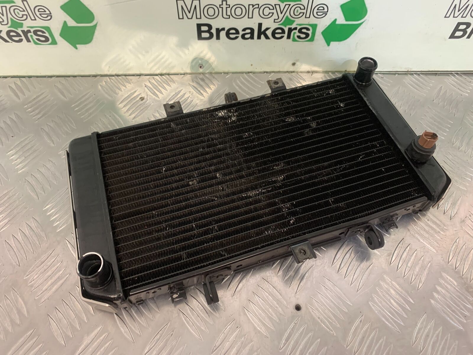 KAWASAKI Z750 Z 750 RADIATOR  YEAR 2004-2006  (STOCK 963)
