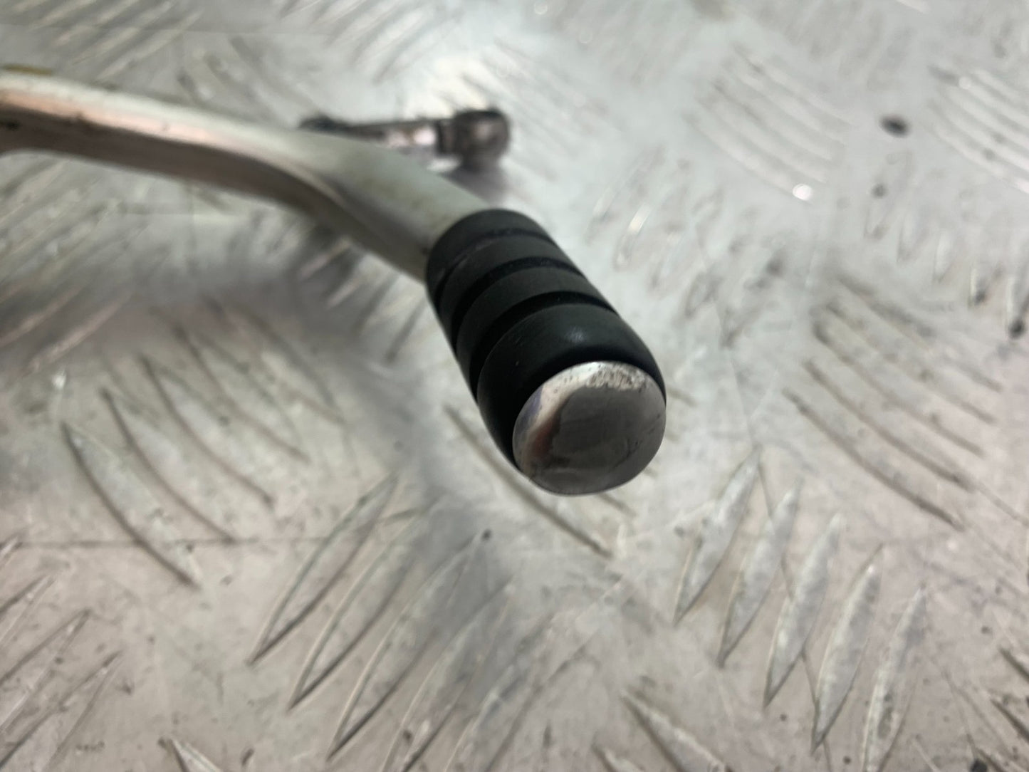 BMW R850 R R850R FRONT LEFT HANGER   YEAR 1994-2002 (CMB1170)