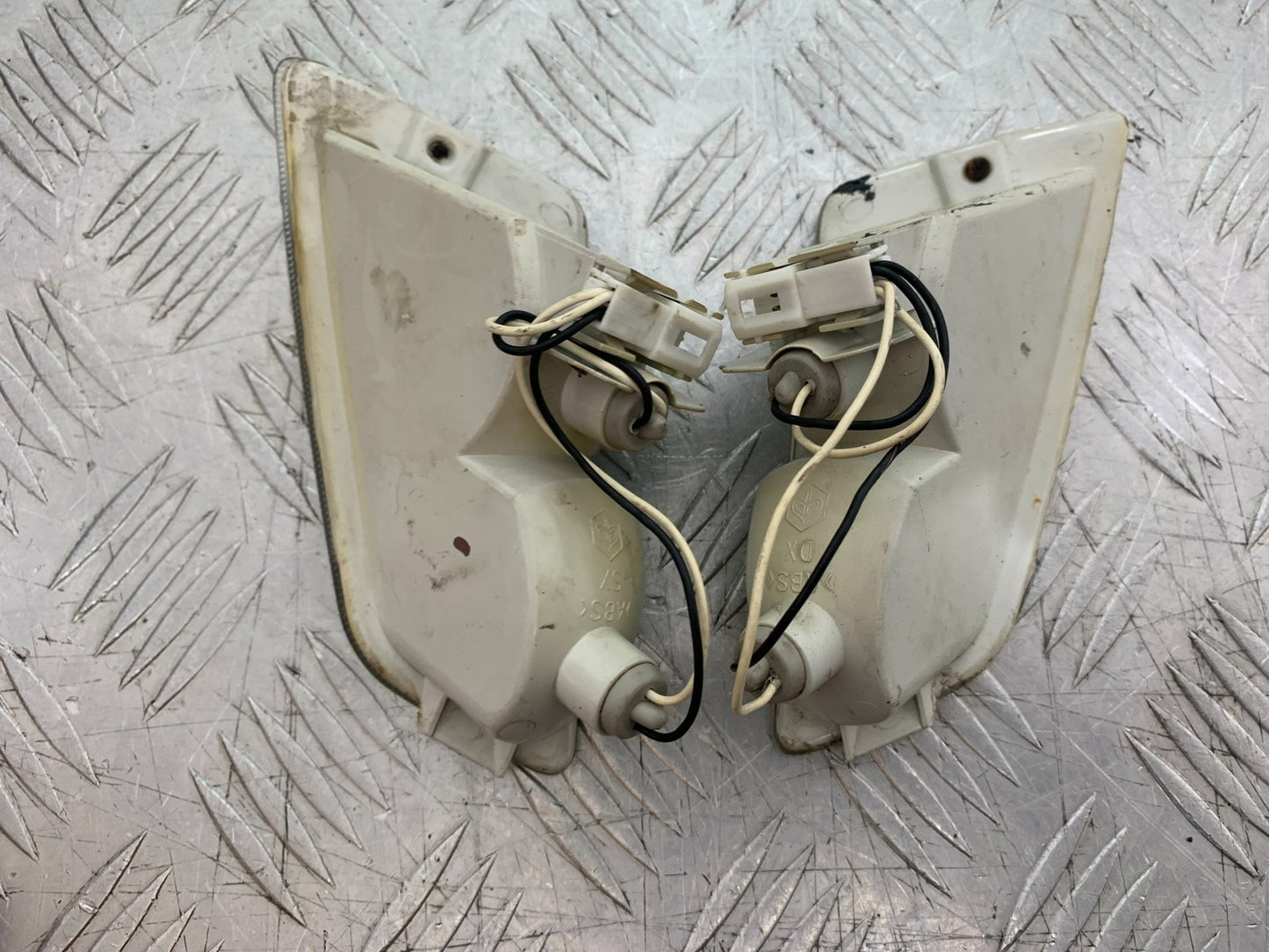 PIAGGIO VESPA GT125 L FRONT INDICATORS  YEAR 2003 (CMB1300)