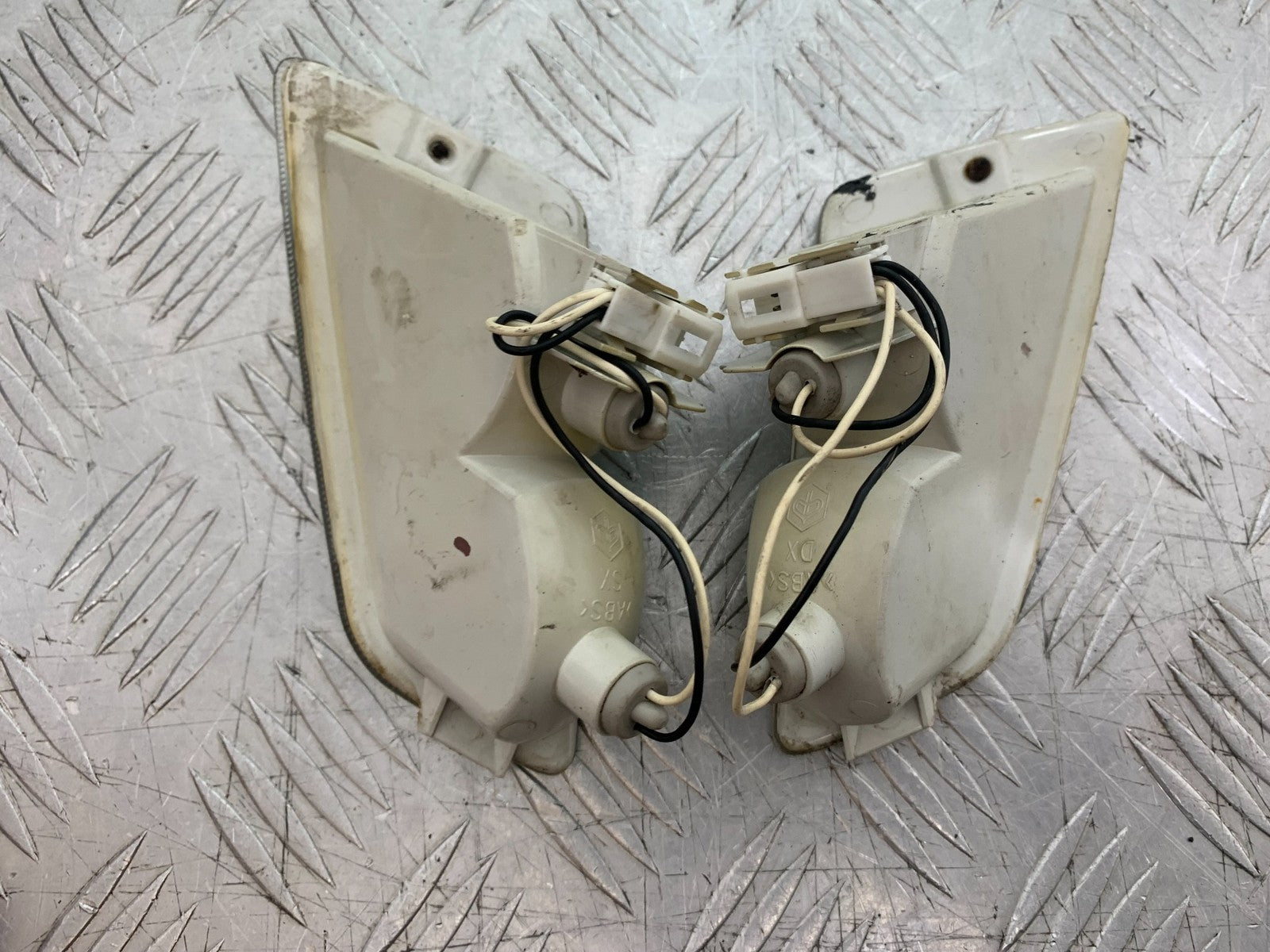PIAGGIO VESPA GT125 L FRONT INDICATORS  YEAR 2003 (CMB1300)