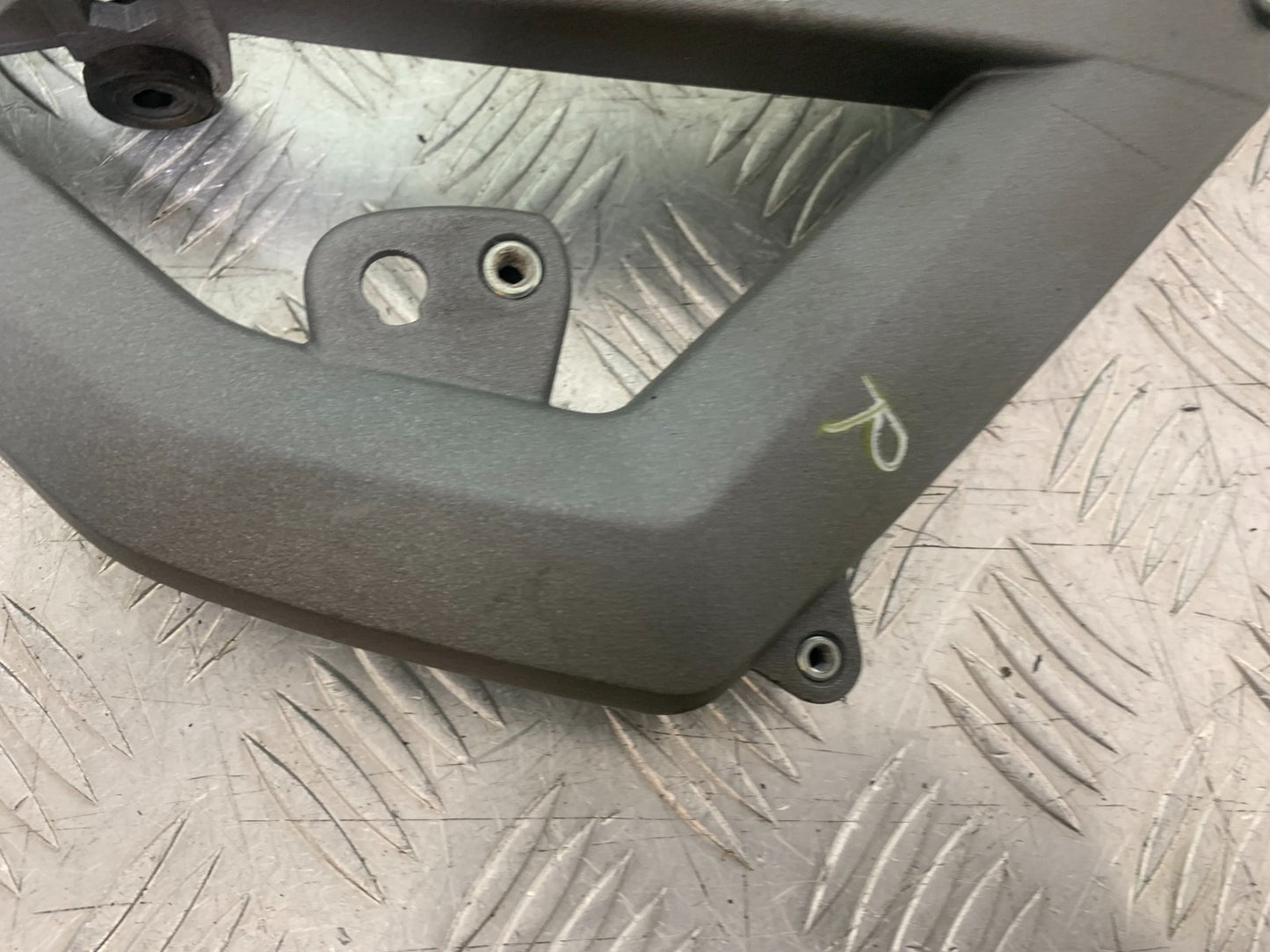 BMW R1200 R 1200 GS RIGHT FAIRING BRACKET  YEAR 2013-2016 (CMB1257)