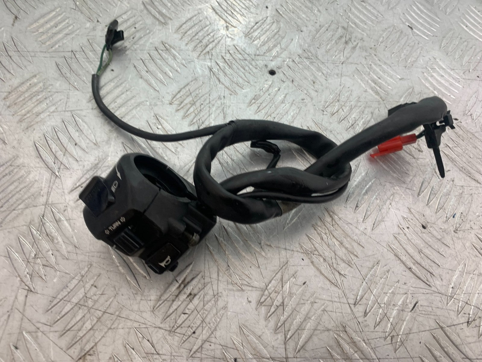 HONDA VFR800 PRE V-TEC LEFT SWITCH GEAR  YEAR 1998-2001 (CMB1233)
