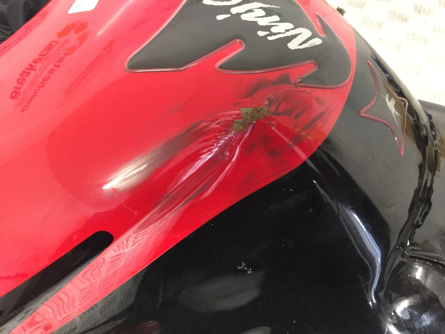 KAWASAKI ZX9R ZX9B PETROL TANK  YEAR 1994 (STOCK 860)