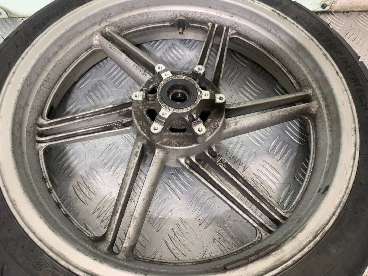 HONDA CBF600 CBF 600 FRONT WHEEL  YEAR 2004-07  (CMB1305)
