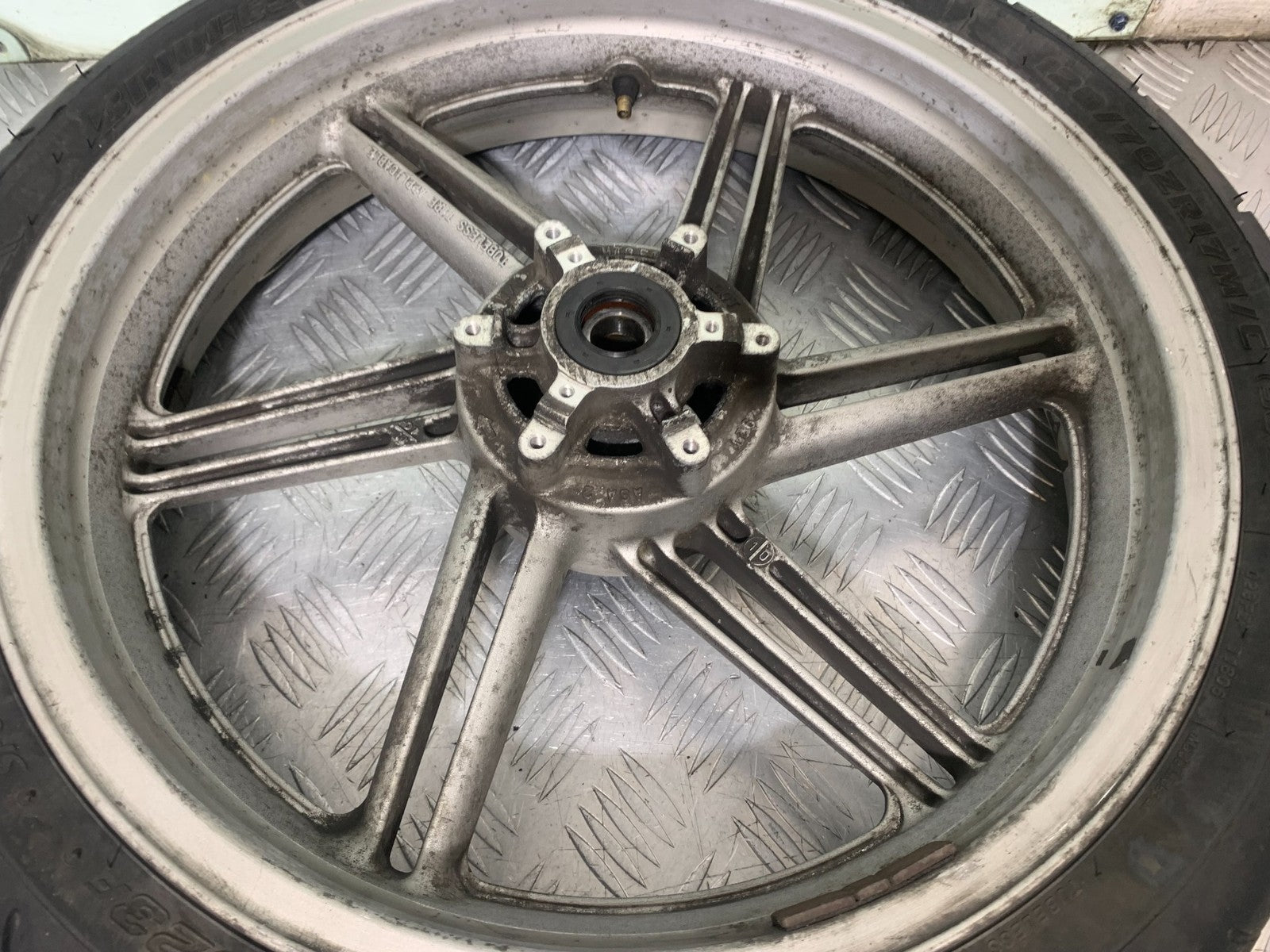 HONDA CBF600 CBF 600 FRONT WHEEL  YEAR 2004-07  (CMB1305)