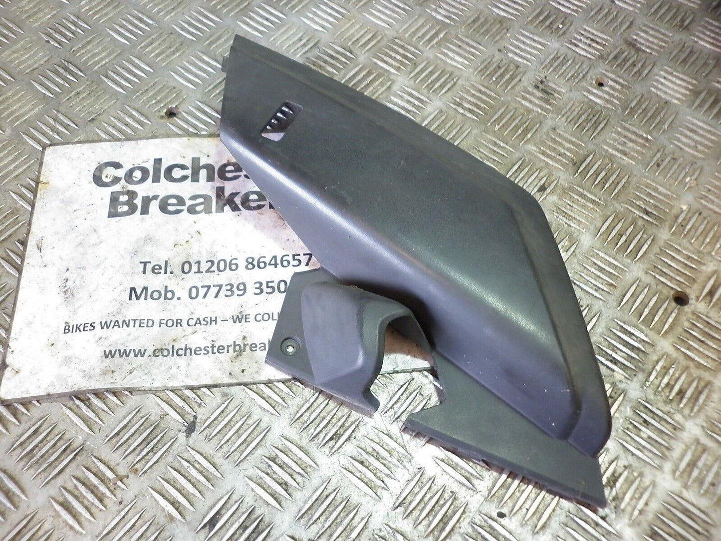 YAMAHA XMAX 250 X MAX 250 RIGHT REAR FOOTPEG COVER YEAR 2006