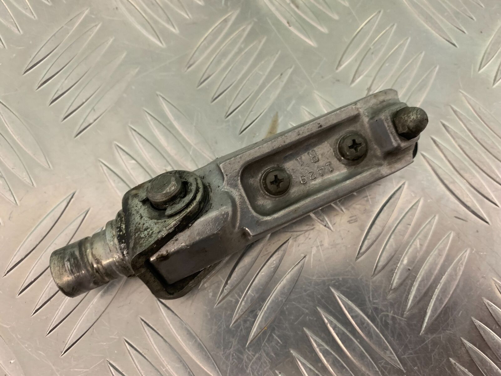 KAWASAKI ZX9R ZX9 C FRONT RIGHT FOOTPEG     YEAR 1998-99 (STOCK 957)