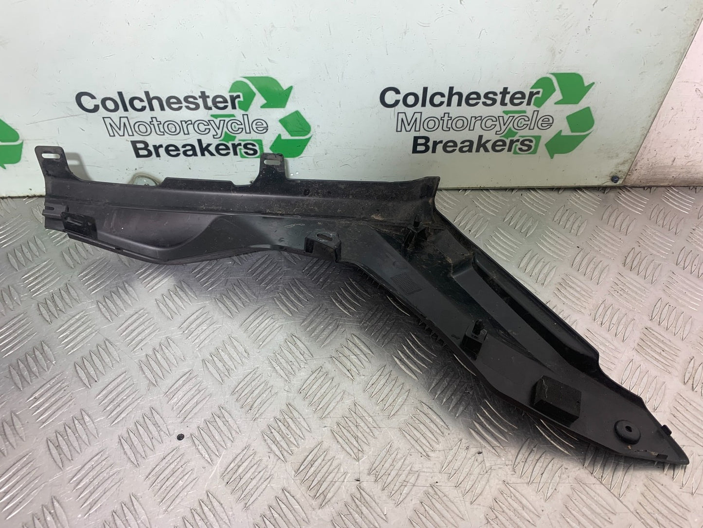 YAMAHA YZF-R125 YZF 125 RIGHT SIDE INFILL PANEL  YEAR 2019-2022 (CMB1263)