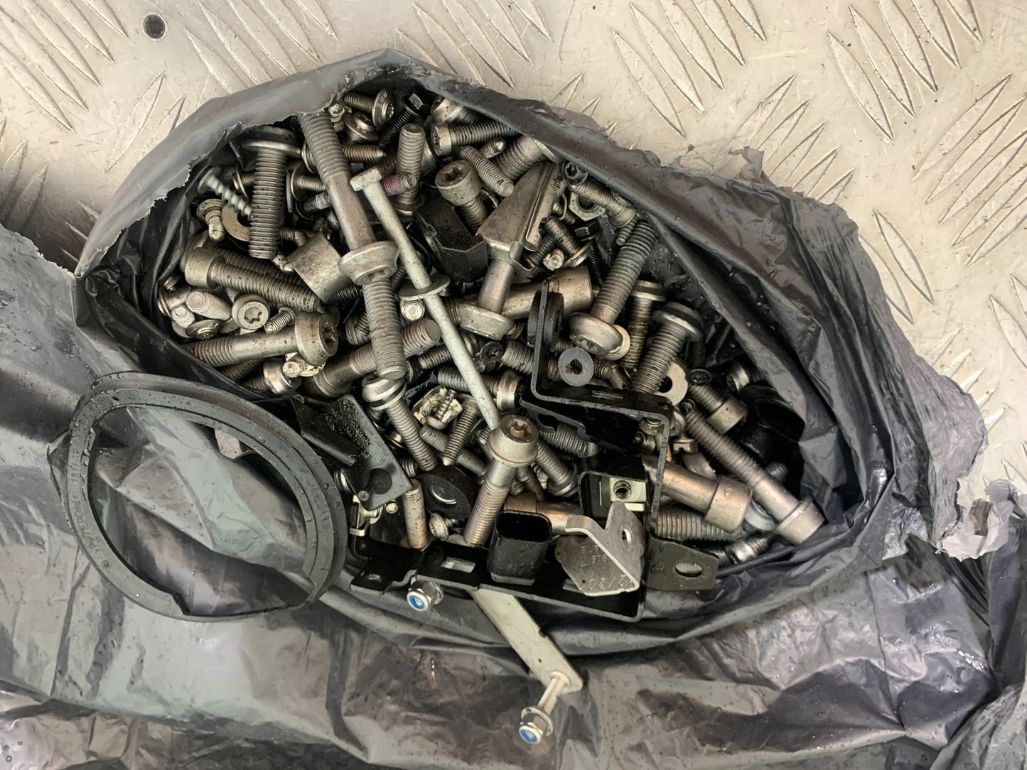 BMW M1000 R NUTS AND BOLTS   YEAR 2023-2024 (CMB1140)