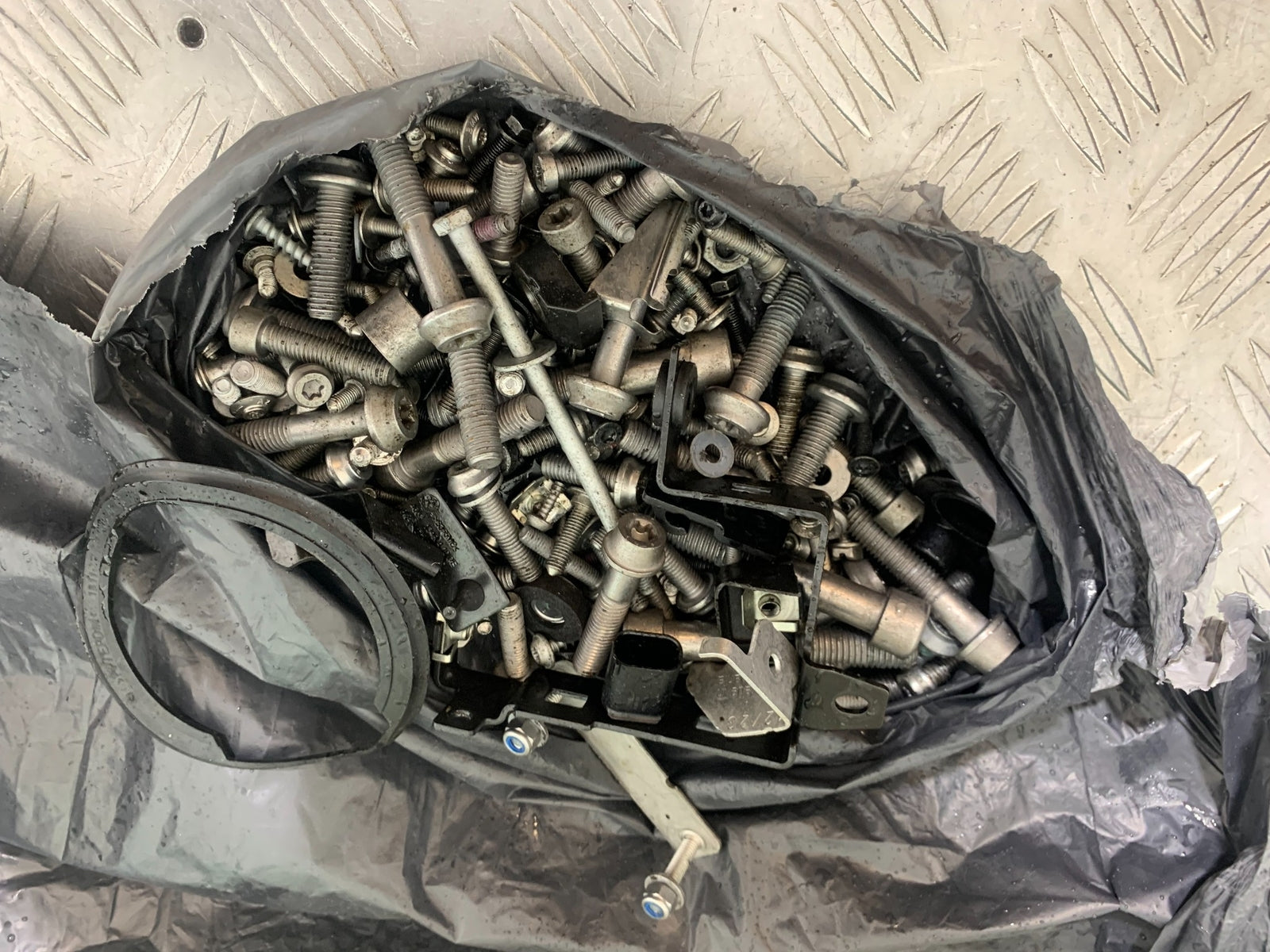 BMW M1000 R NUTS AND BOLTS   YEAR 2023-2024 (CMB1140)