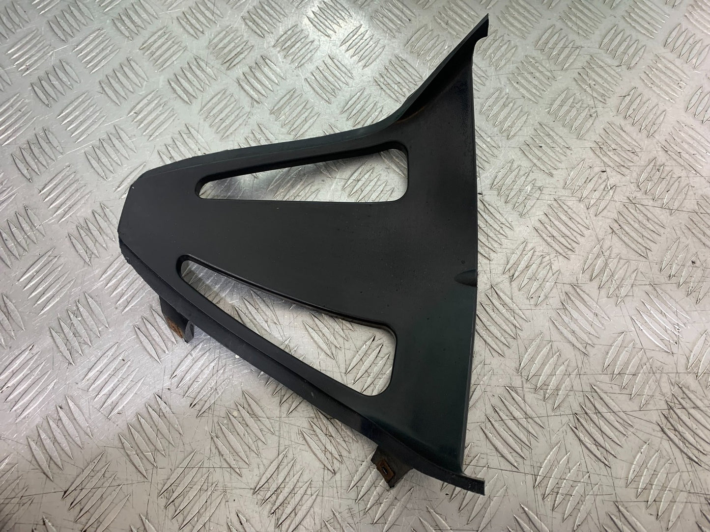 SUZUKI GSXR600 GSXR 600 K1 K2 K3 FAIRING V-PIECE  1999-03 (CMB1284)