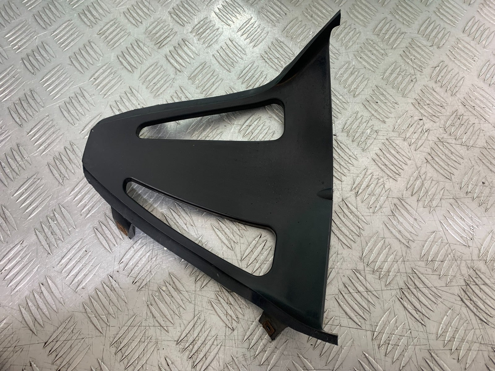 SUZUKI GSXR600 GSXR 600 K1 K2 K3 FAIRING V-PIECE  1999-03 (CMB1284)