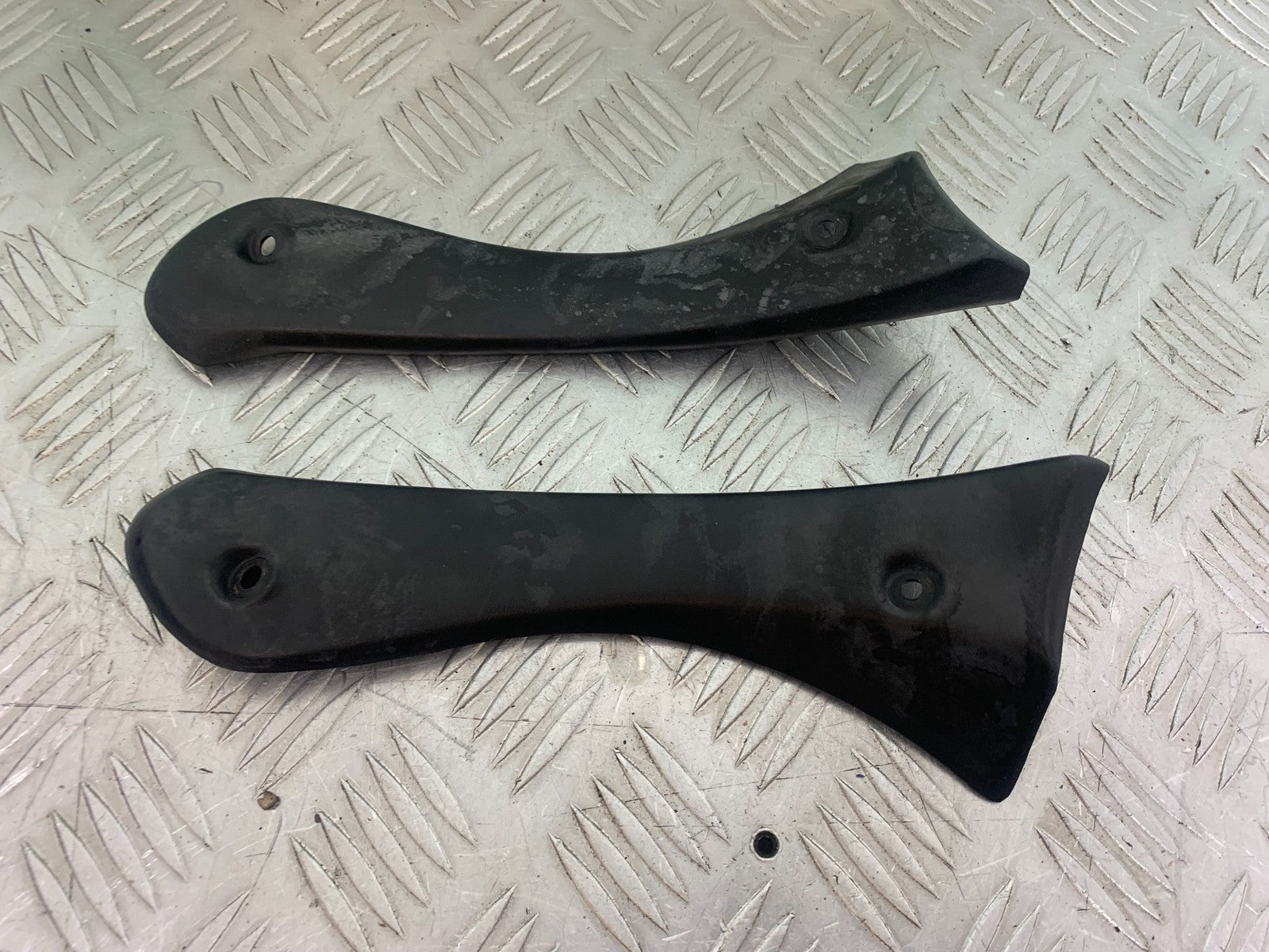 TRIUMPH 955i SPRINT ST LEFT AND RIGHT TOP INFILL PANELS  1999-2004 (CMB1176)