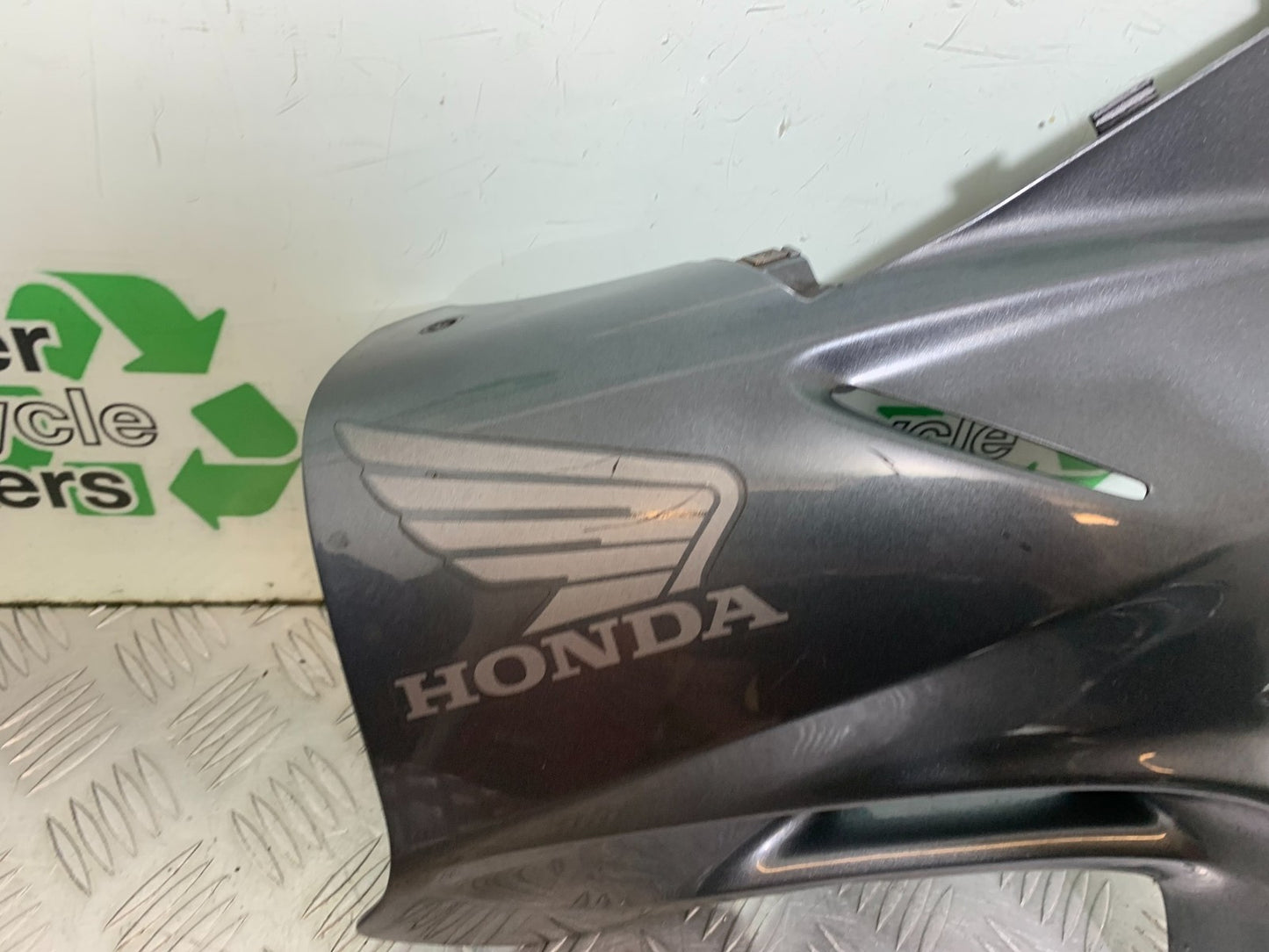 HONDA CBF600 CBF 600 RIGHT FAIRING  YEAR 2004-07  (CMB1305)