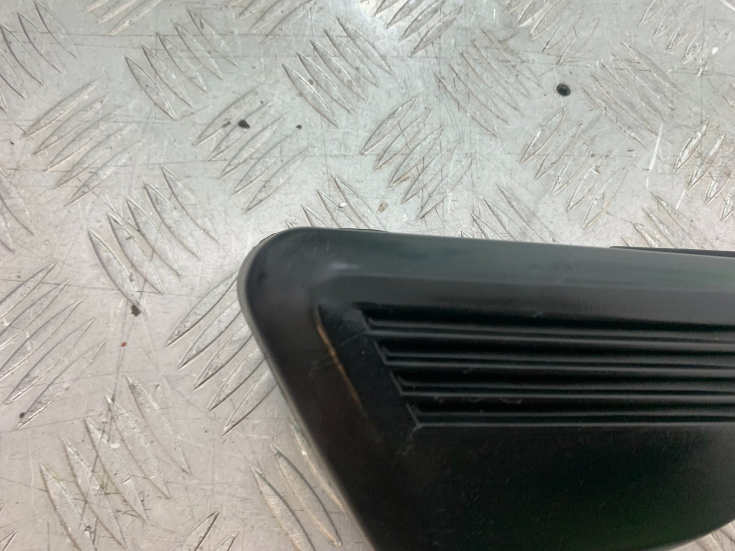 YAMAHA FZS600 FAZER 600 LEFT FRAME COVER  YEAR 1998-2001 (CMB1267)