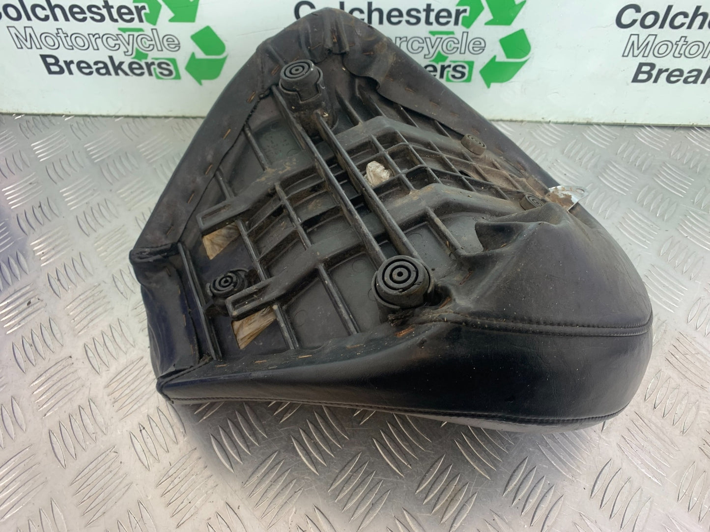 YAMAHA XVS 1100 DRAGSTAR FRONT SEAT  YEAR 2000-2007 (CMB1108)