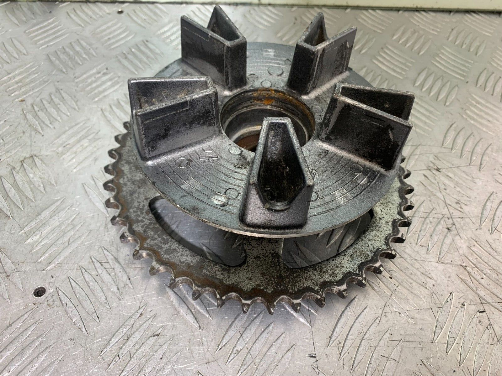 TRIUMPH TROPHY 900 SPROCKET CARRIER  YEAR 1991-95 (CMB1251)