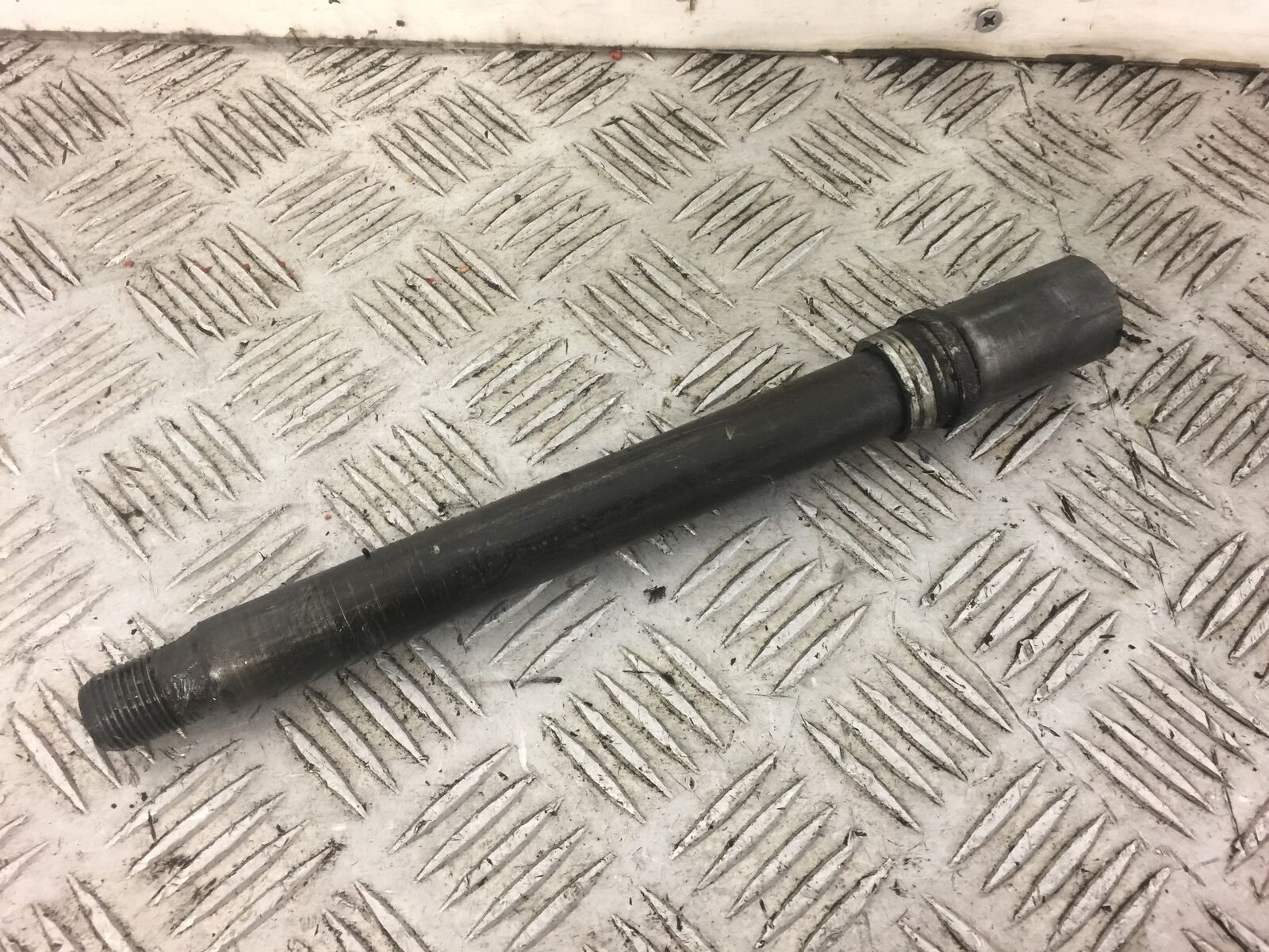 YAMAHA FZS1000 FAZER FRONT WHEEL SPINDLE  YEAR 2003 (STOCK 379)