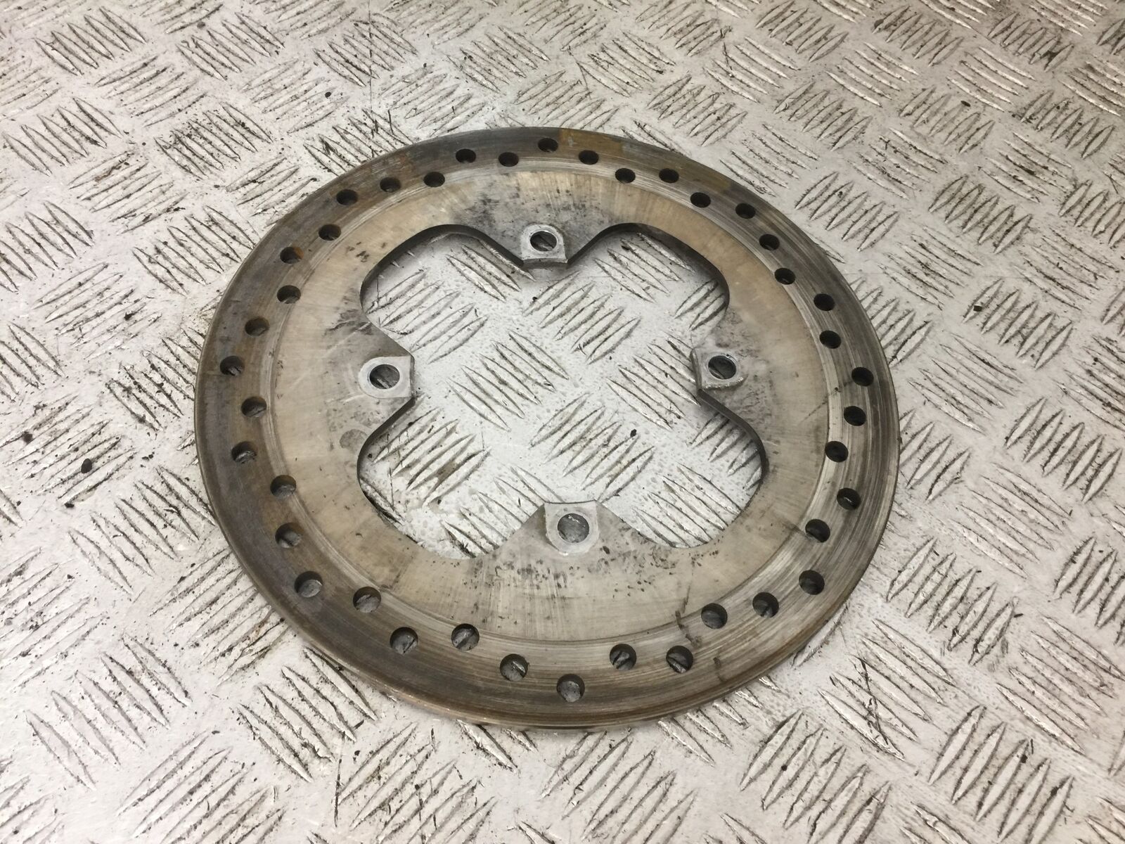 TRIUMPH BONNEVILLE 865 REAR BRAKE DISC YEAR 2008-2015 (STOCK 904)