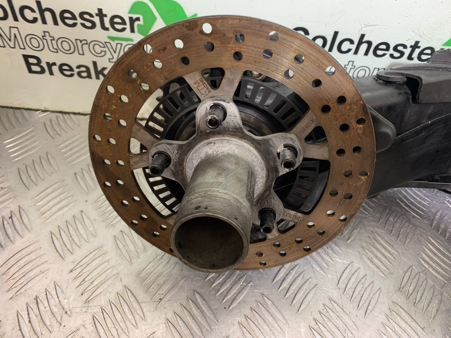 KTM 1290 SUPER DUKE R SWINGARM HUB CARRIER DISC YEAR 2020-2024 (CMB1272)