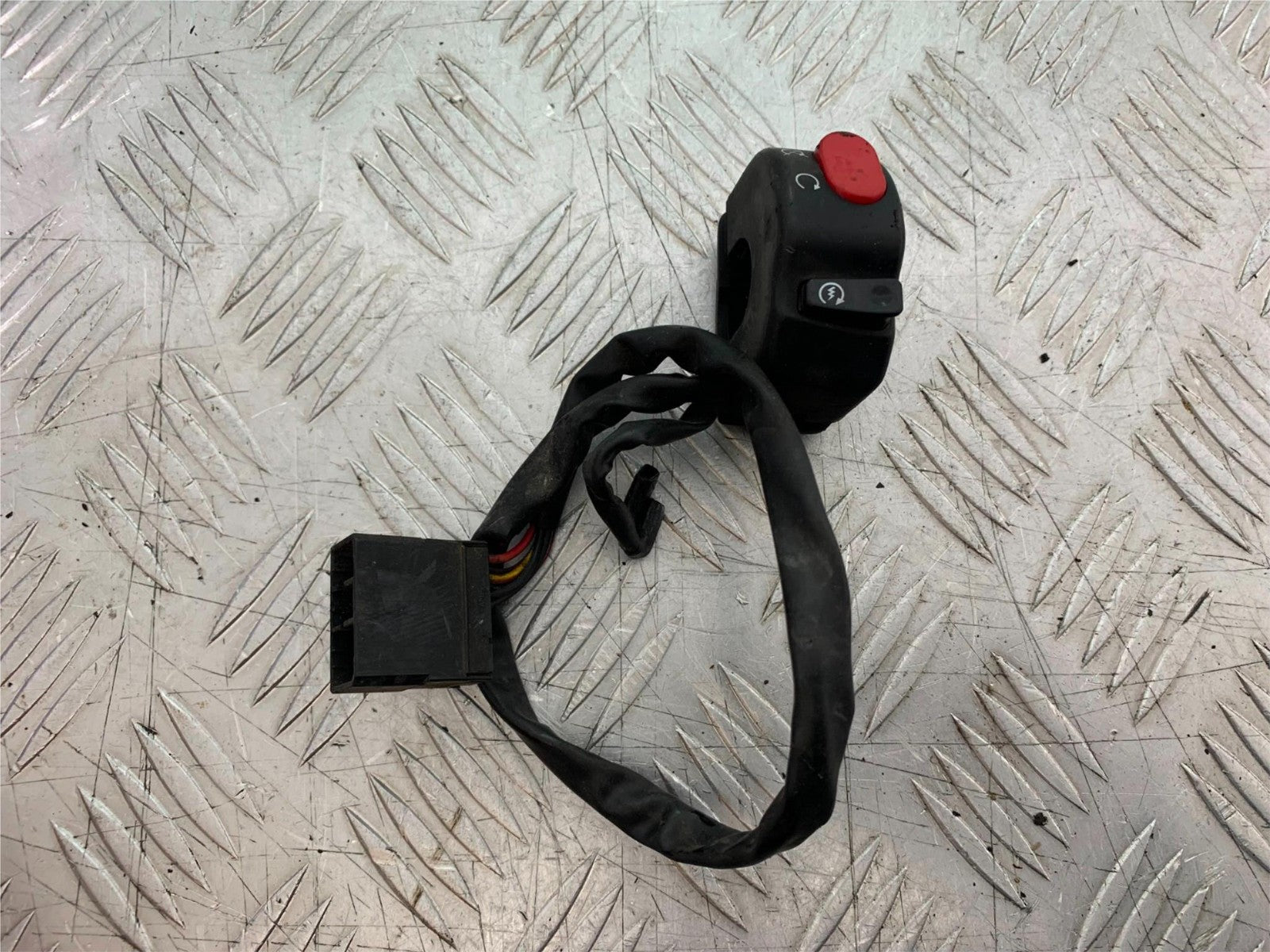 TRIUMPH 955i DAYTONA RIGHT SWITCH GEAR  YEAR 2002-2006 (CMB1229)