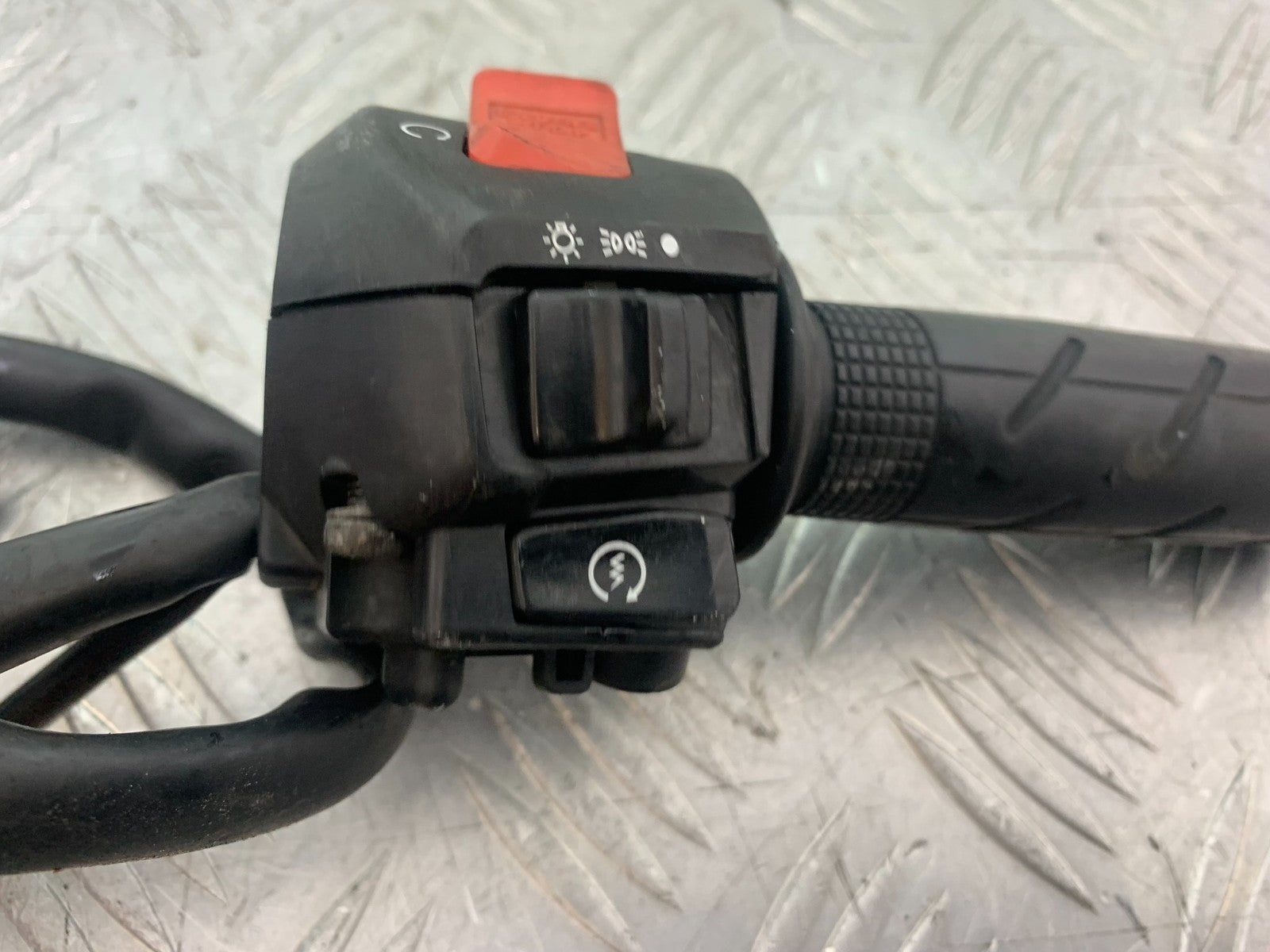 HONDA VFR800 PRE V-TEC RIGHT SWITCH GEAR  YEAR 1998-2001 (CMB1233)