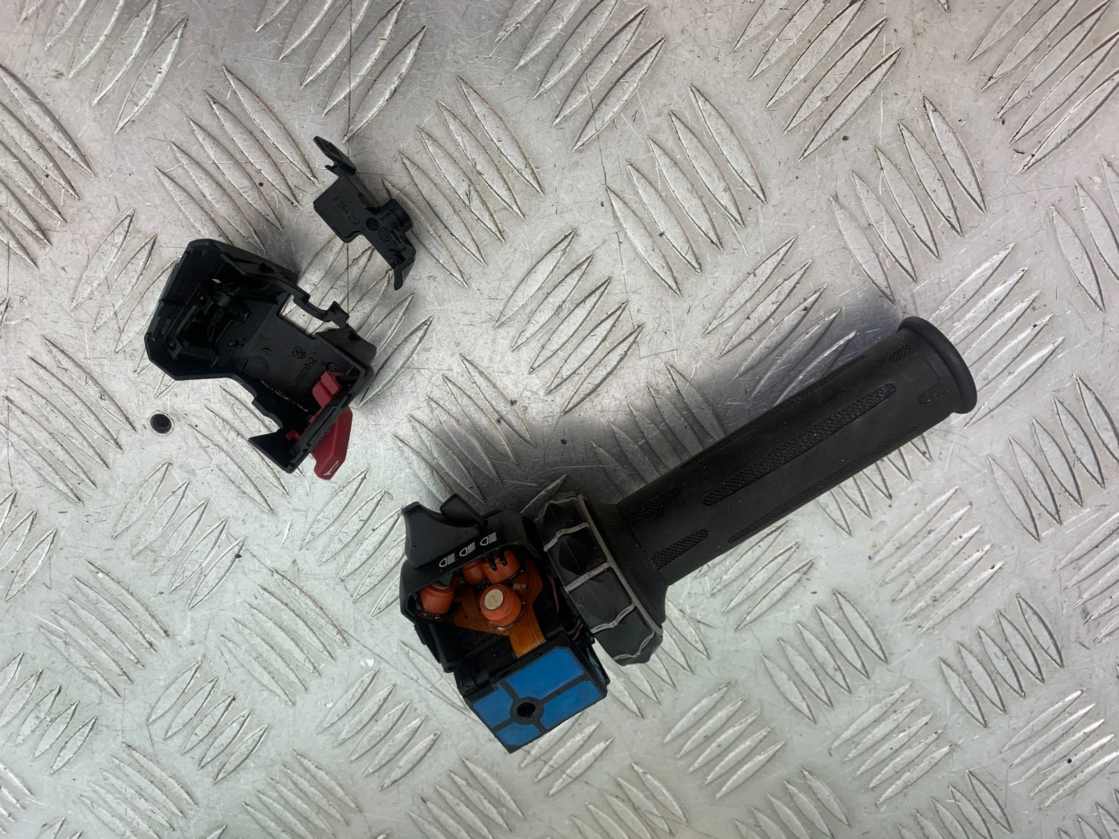 BMW M1000 R LEFT SWITCH GEAR  YEAR 2023-2024 (CMB1140)