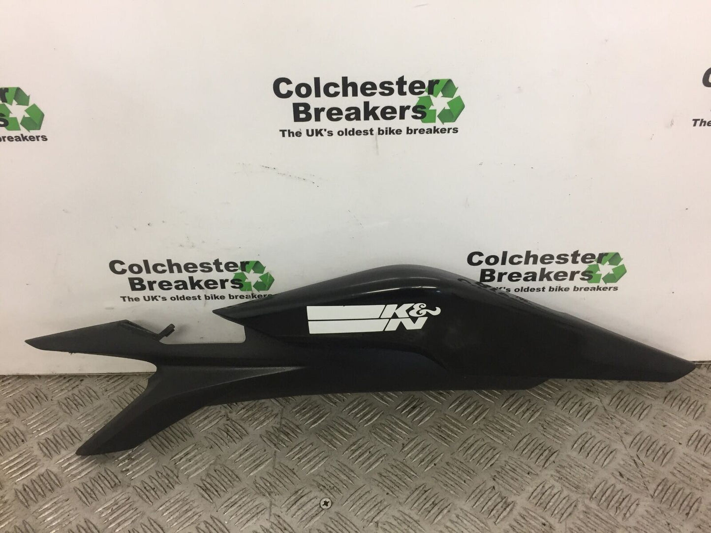 HONDA CBR125 CBR 125 RIGHT SEAT PANEL    YEAR 2011-2014