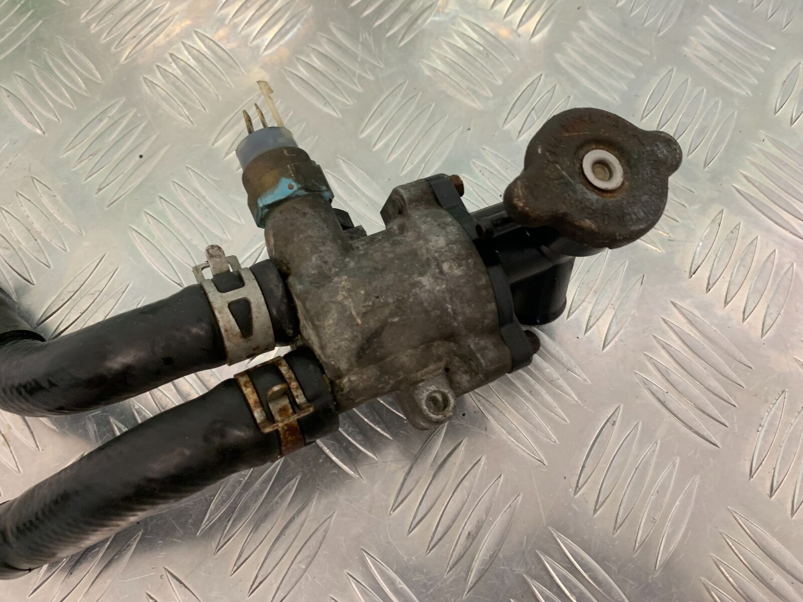 YAMAHA FZS600 FAZER 600 THERMOSTAT  YEAR 2002-03  (STOCK 950)