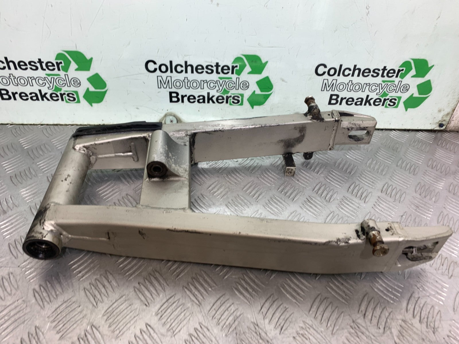 KAWASAKI ZX9R ZX9 R SWINGARM  YEAR 1998-1999 (CMB1329)