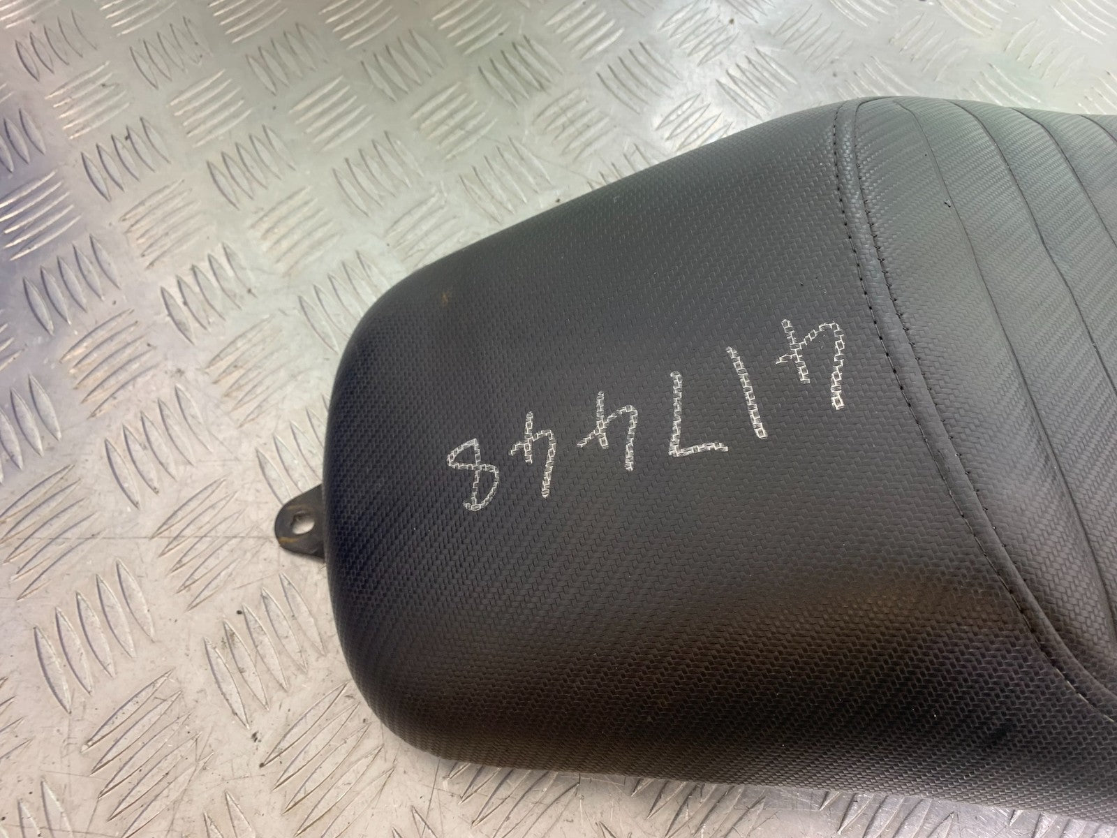 SINNIS HOODLUM 125 SEAT  YEAR 2021-2025 (CMB1196)