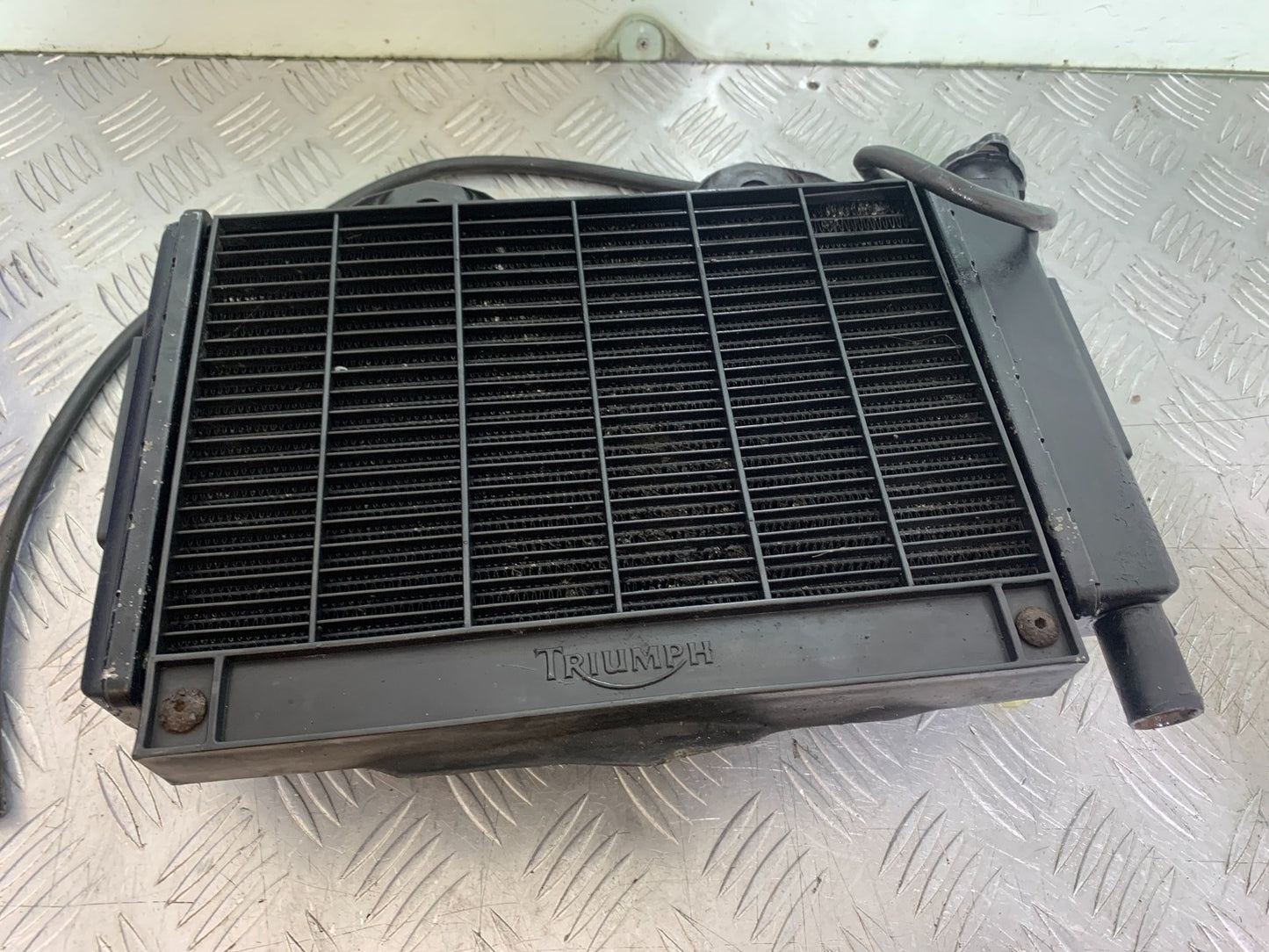 TRIUMPH TROPHY 900 RADIATOR AND FAN   YEAR 1991-95 (CMB1251)