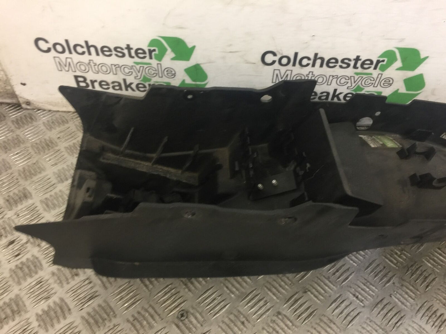 TRIUMPH TIGER 800 UNDERTRAY  YEAR 2013 (STOCK 643)