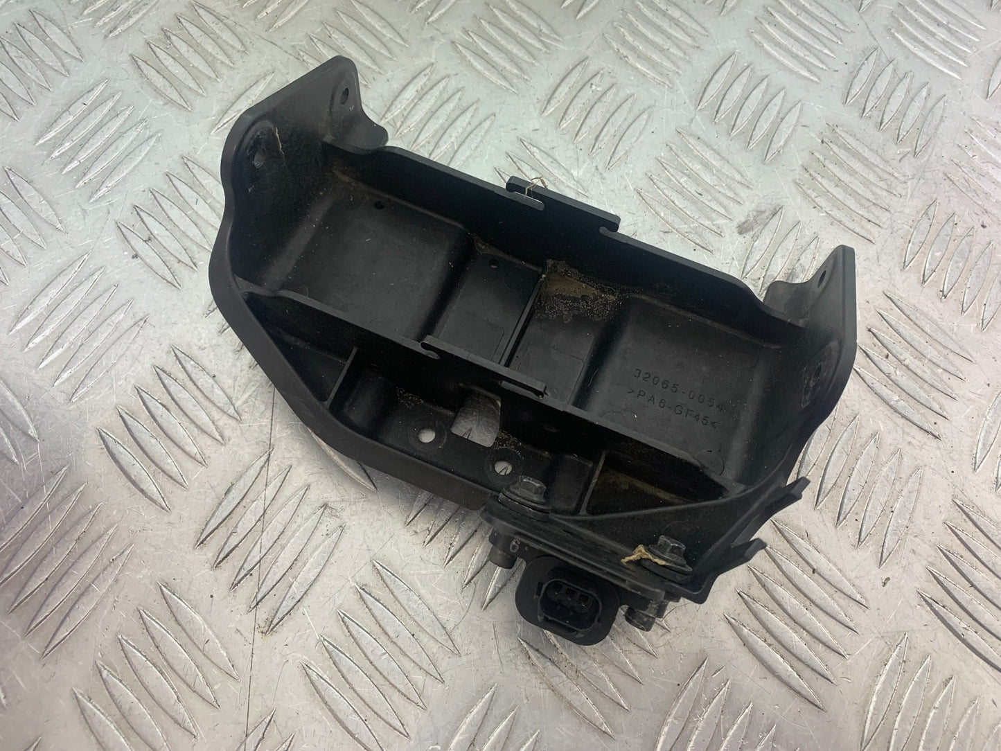 KAWASAKI ZX6R BRACKET   YEAR 2009-2012 (CMB1136)