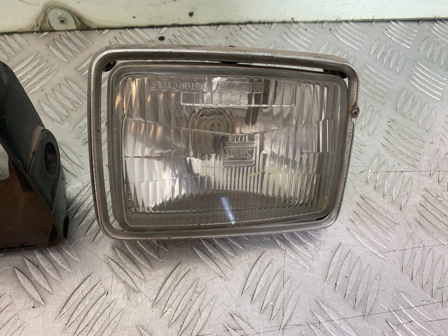 KAWASAKI GT550 GT 550 HEADLIGHT AND BACKING  YEAR 1989-1994
