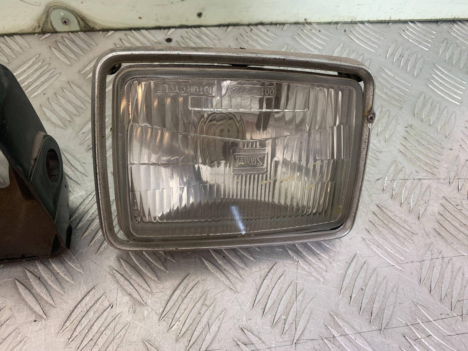 KAWASAKI GT550 GT 550 HEADLIGHT AND BACKING  YEAR 1989-1994