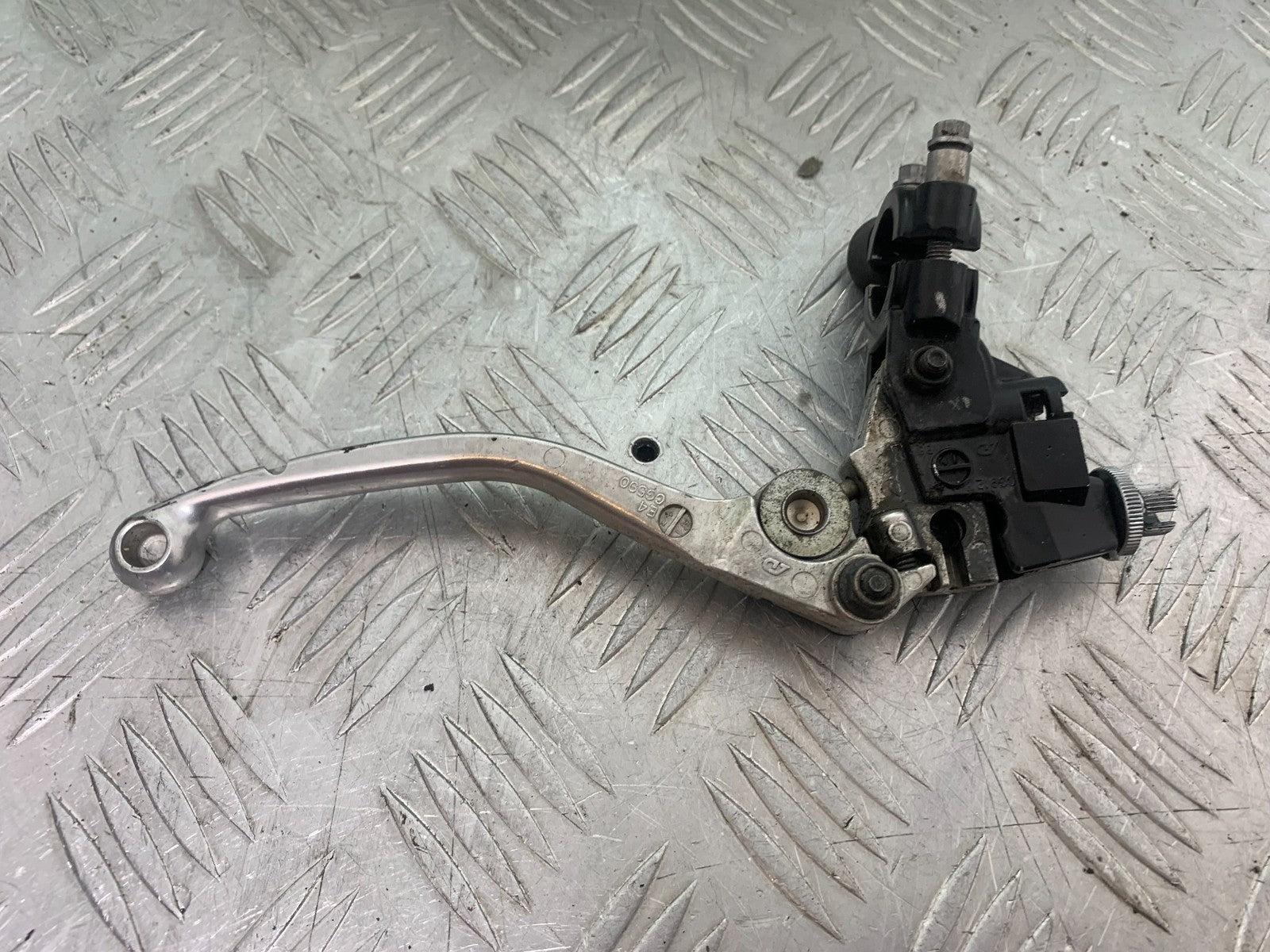 TRIUMPH 675 STREET TRIPLE CLUTCH LEVER AND BRACKET   2013-2016 (CMB1186)