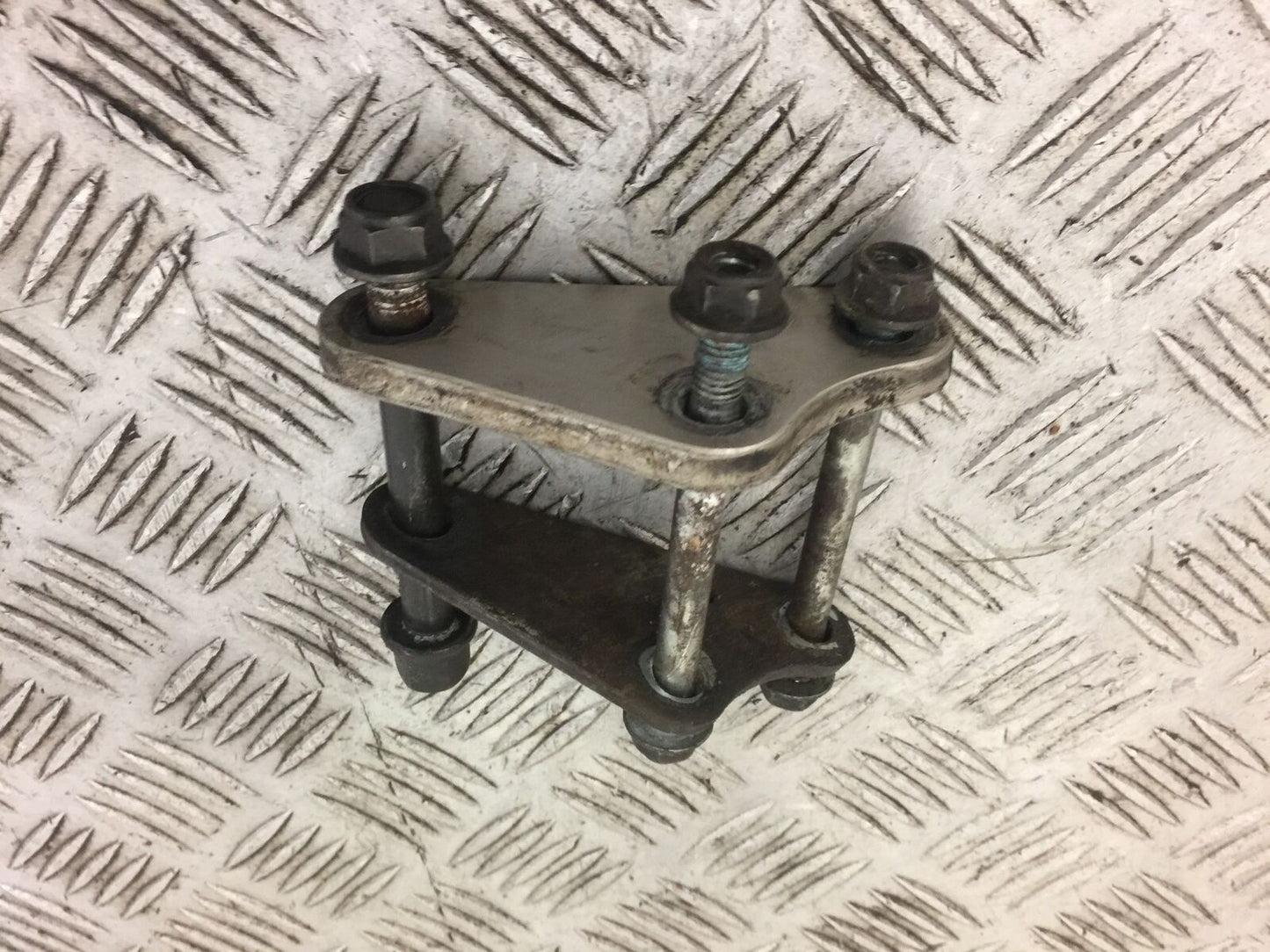 SUZUKI DRZ400 DRZ 400 ENGINE MOUNTS  YEAR 2003 (STOCK 372)