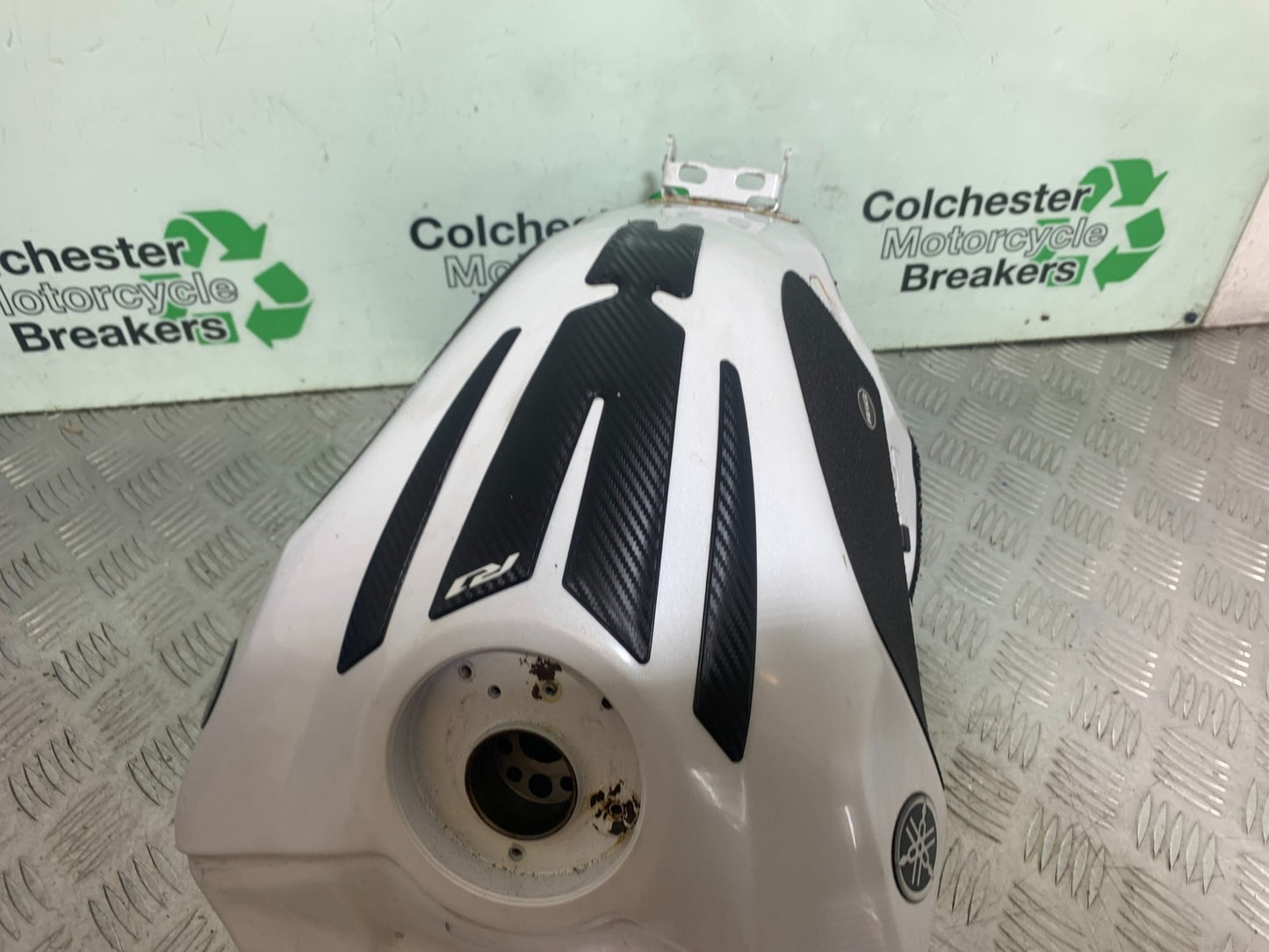 YAMAHA YZF R1 14 B BIG BANG PETROL TANK   2009-14 (CMB1175)